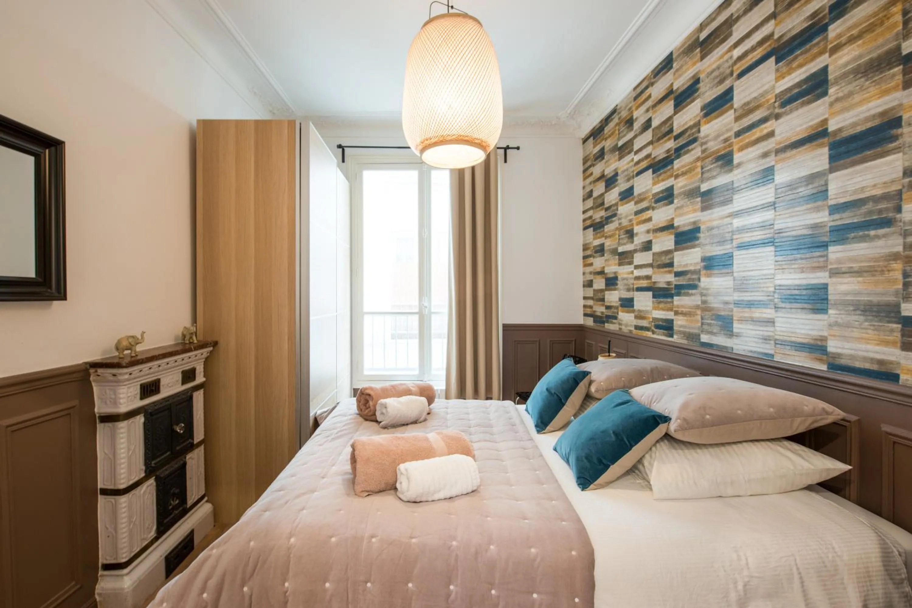 Bedroom, Bed in 2 BR Appartement Near Tour Eiffel & Trocadéro