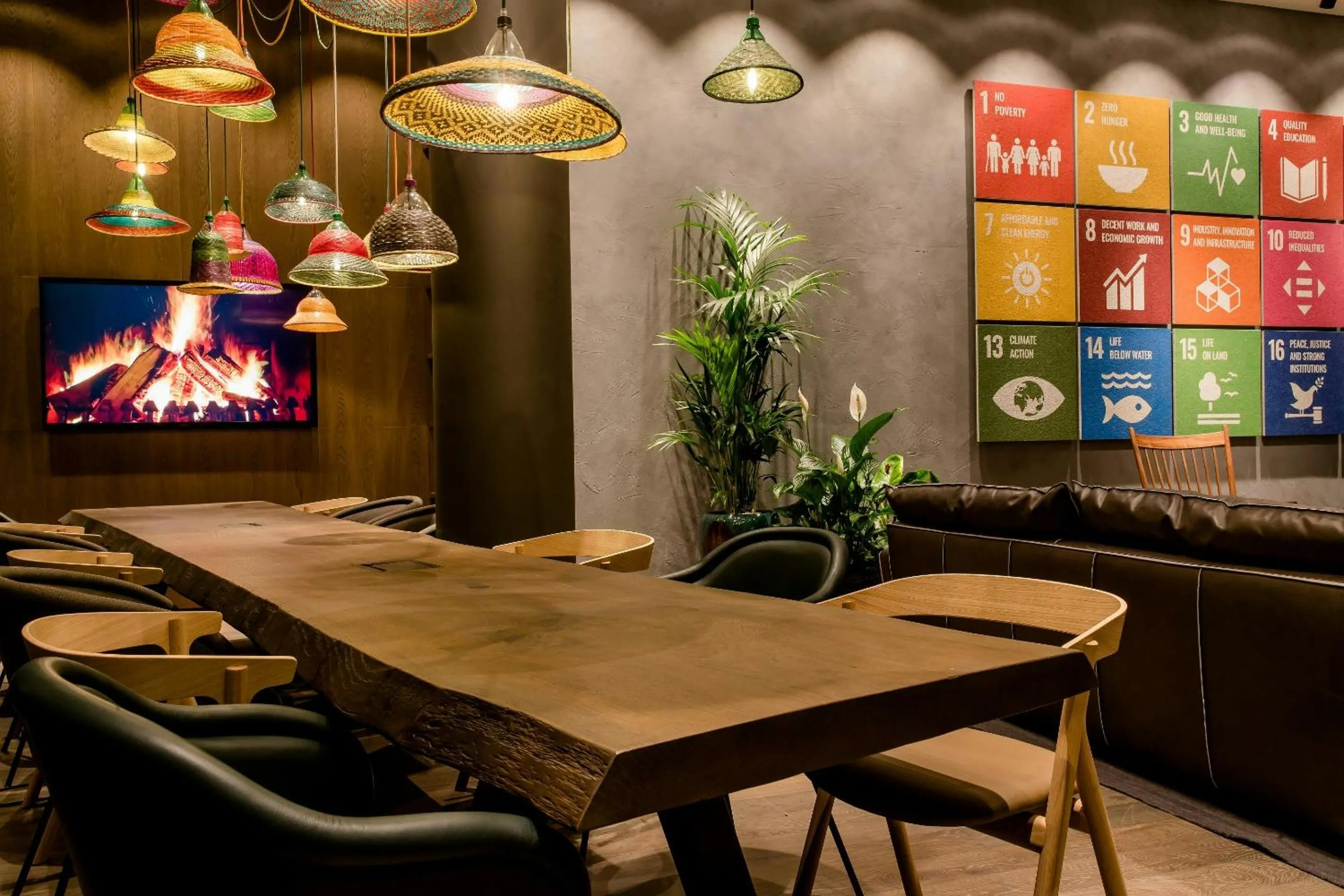Lounge or bar in Motel One Bonn-Hauptbahnhof