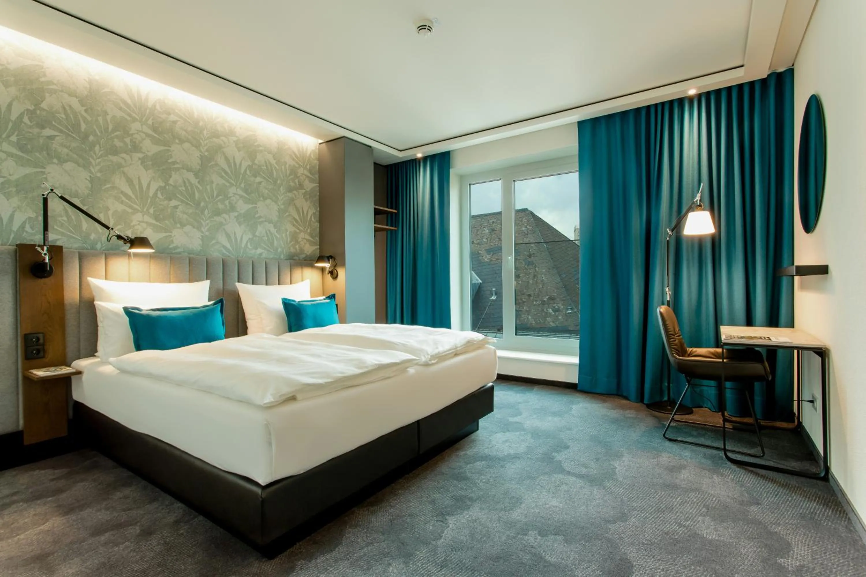 Photo of the whole room, Bed in Motel One Bonn-Hauptbahnhof