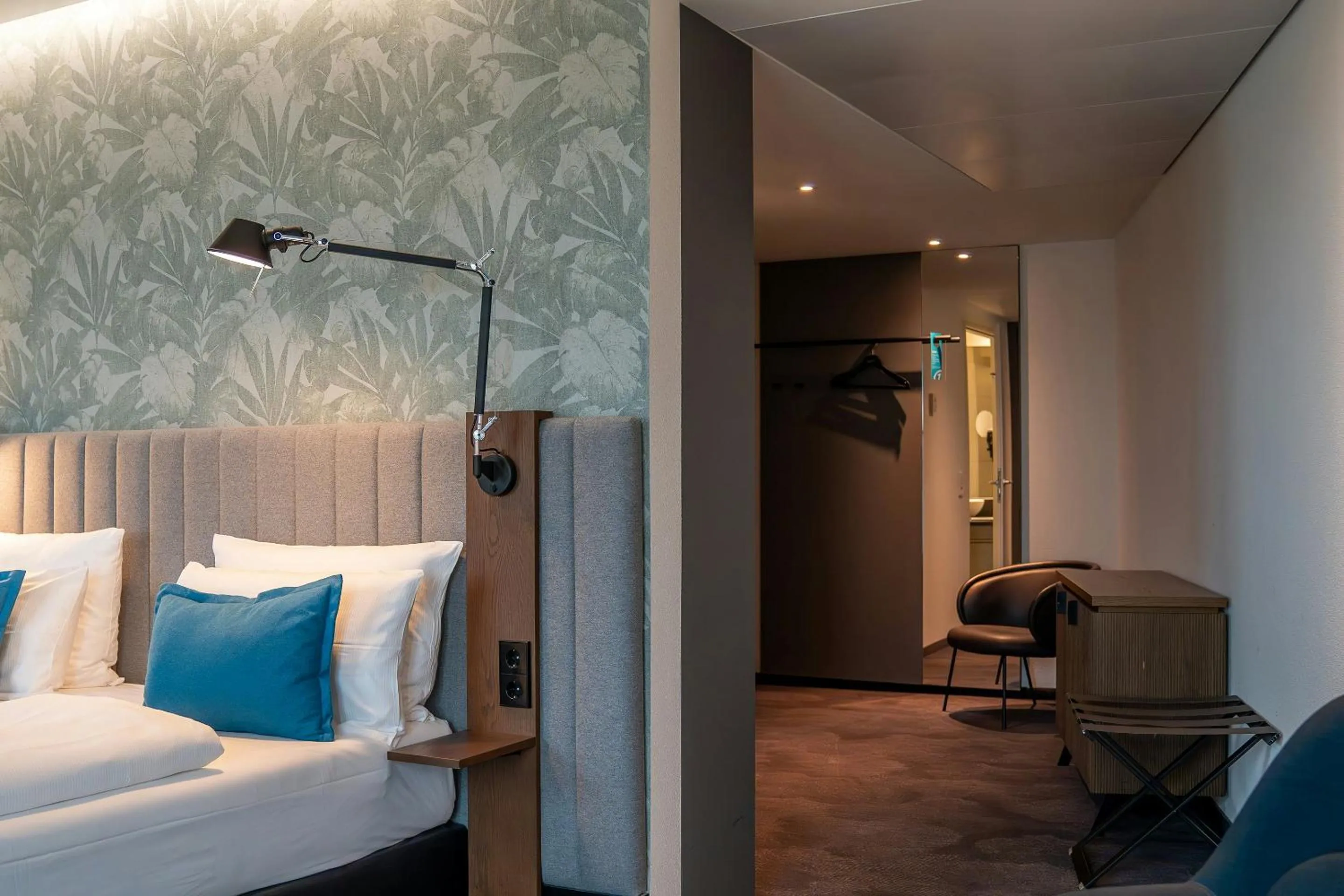 Photo of the whole room, Bed in Motel One Bonn-Hauptbahnhof