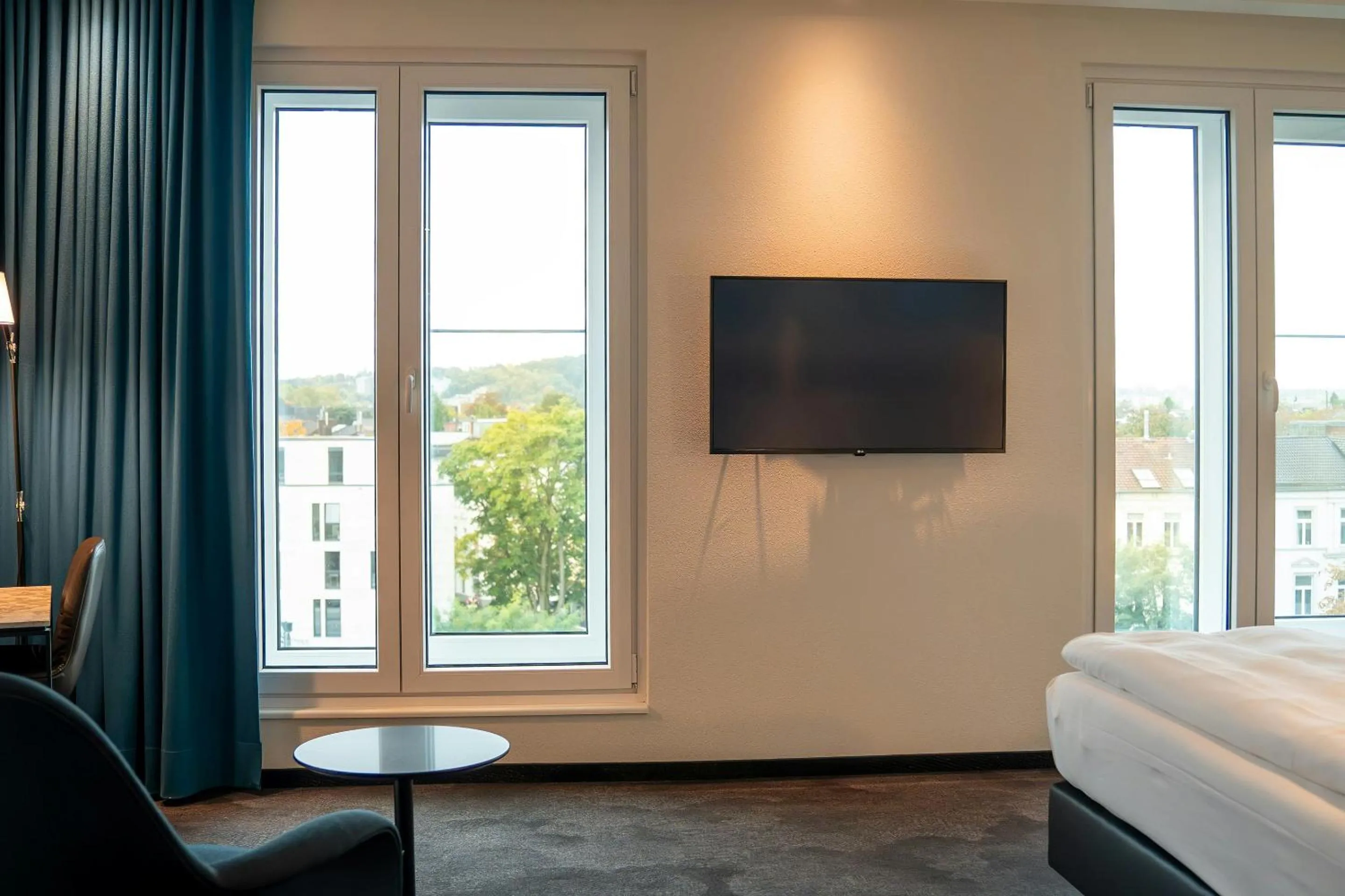 Photo of the whole room, Bed in Motel One Bonn-Hauptbahnhof