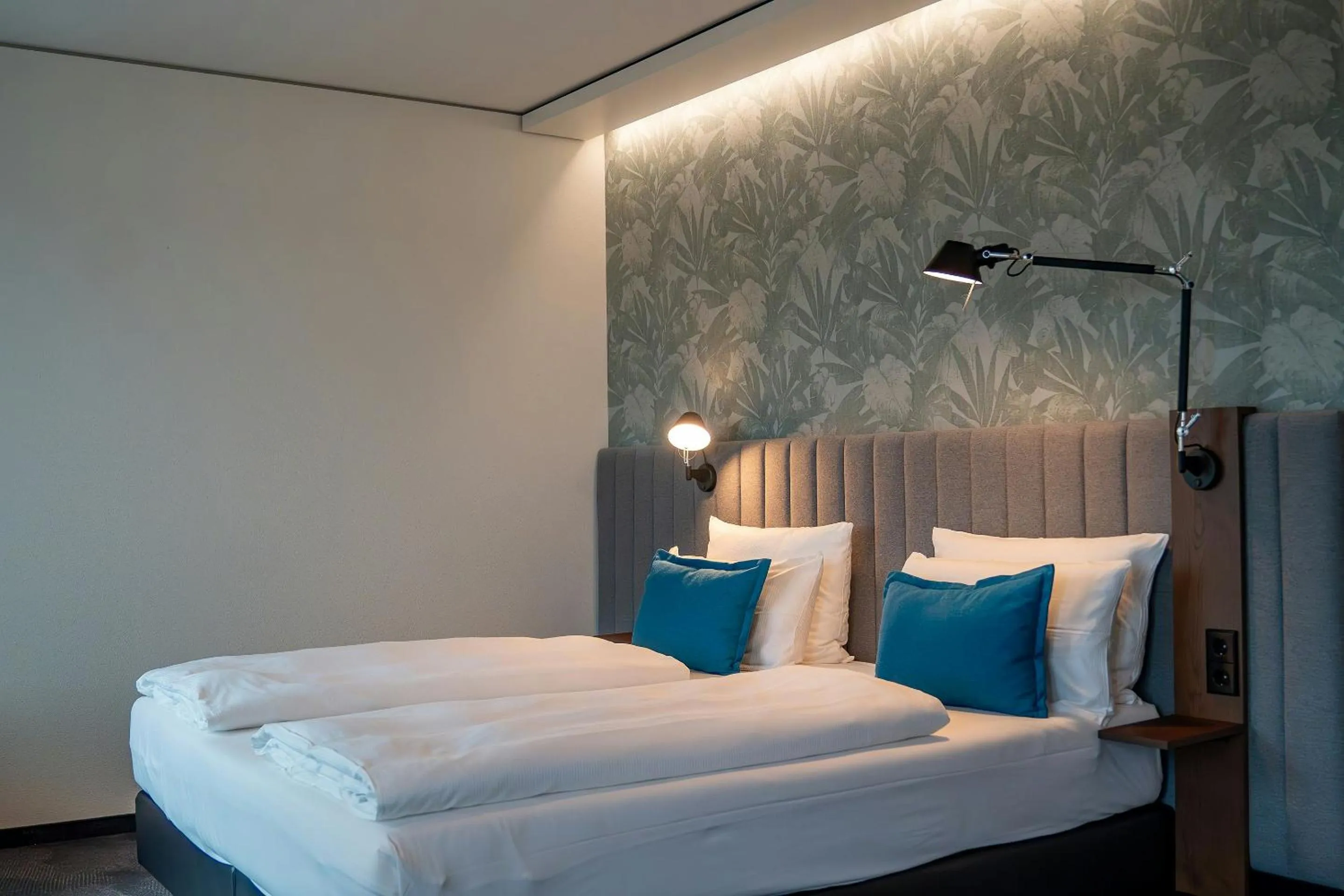 Photo of the whole room, Bed in Motel One Bonn-Hauptbahnhof