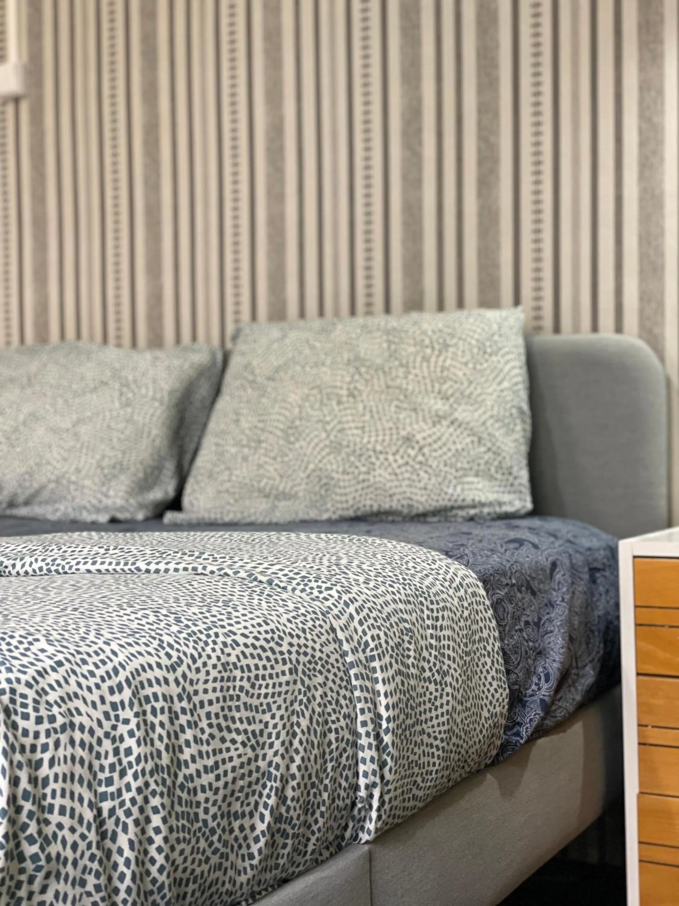 Bed in Sri-Indo Guest House