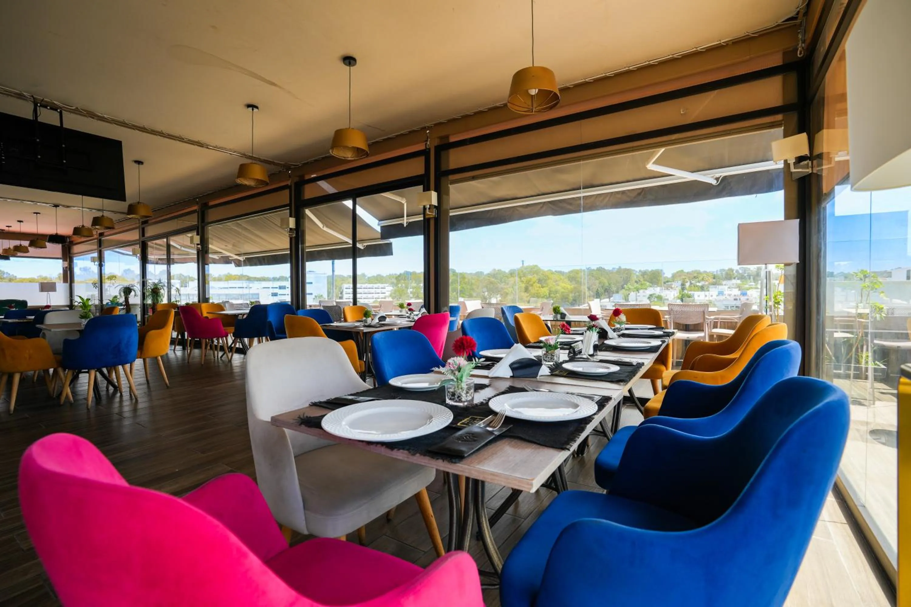 Restaurant/places to eat in First Suites Hôtel