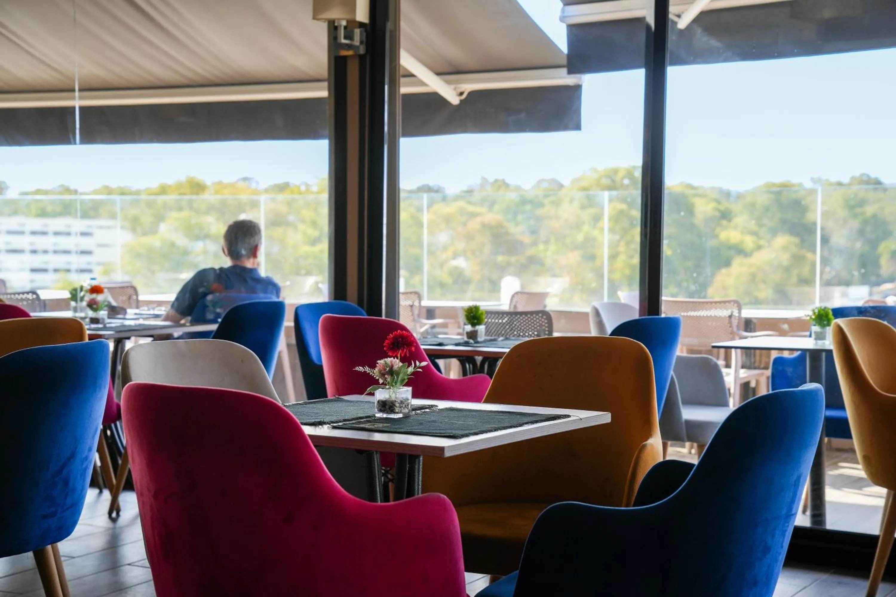 Restaurant/places to eat in First Suites Hôtel