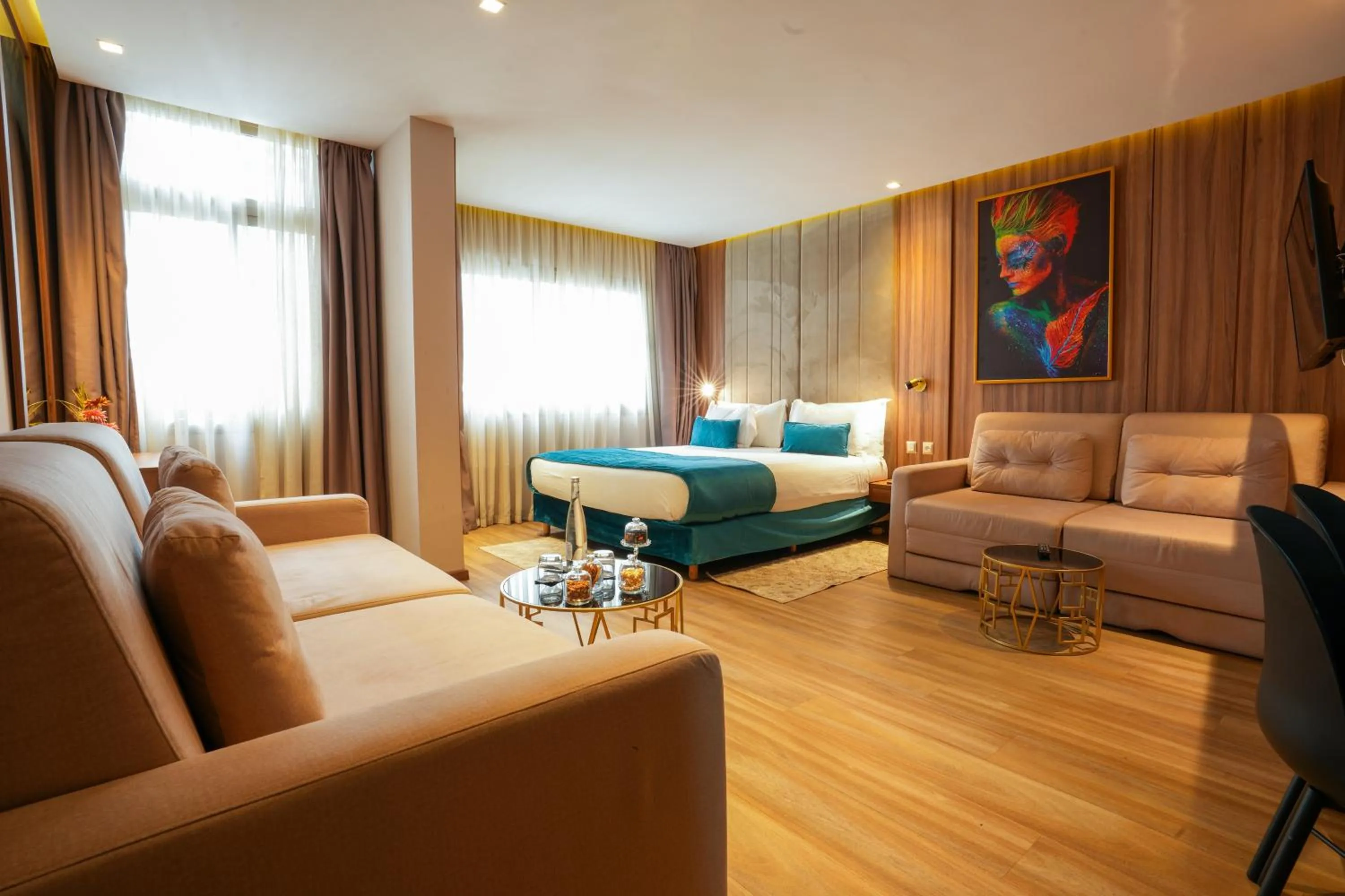 Bed in First Suites Hôtel