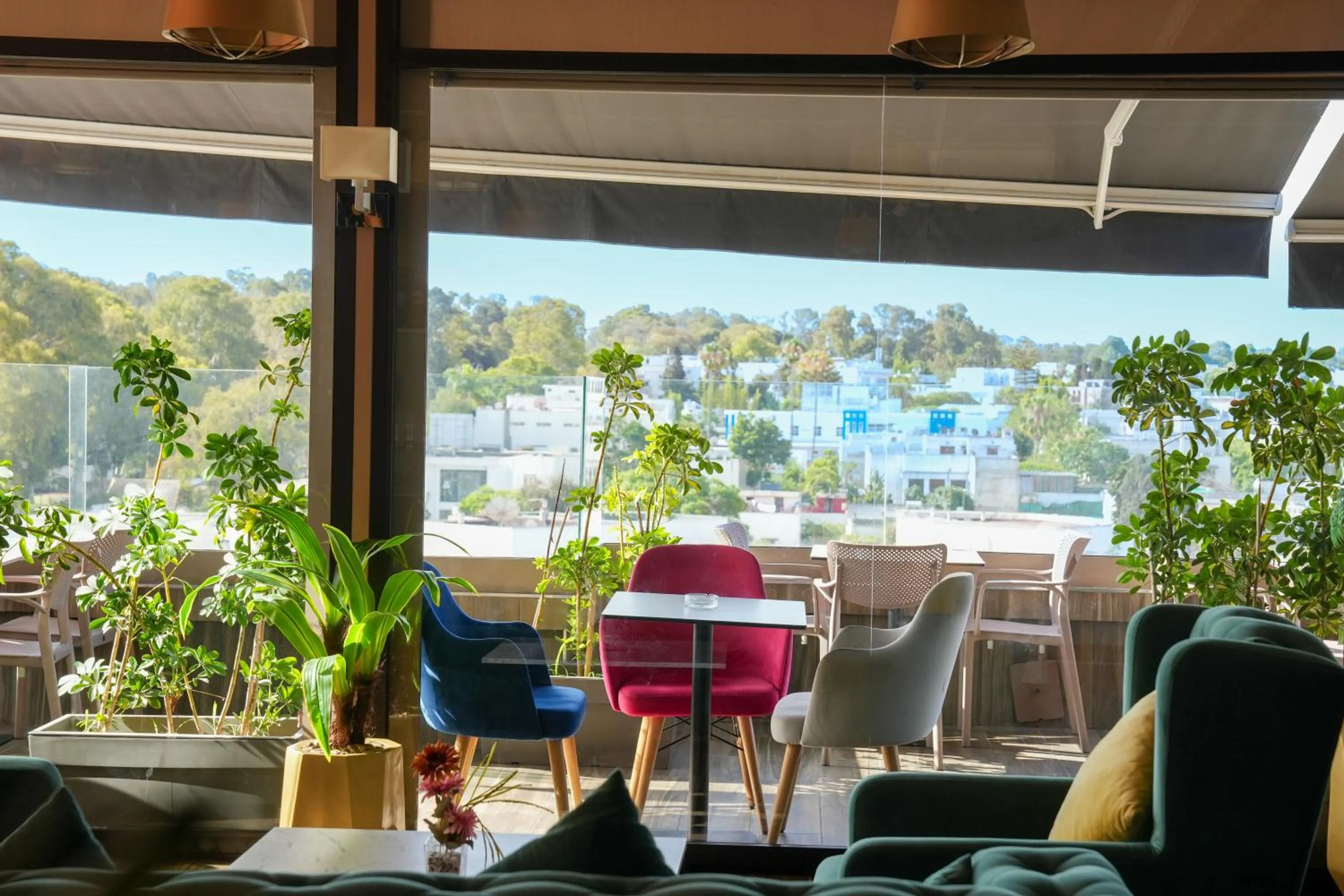 Restaurant/places to eat in First Suites Hôtel