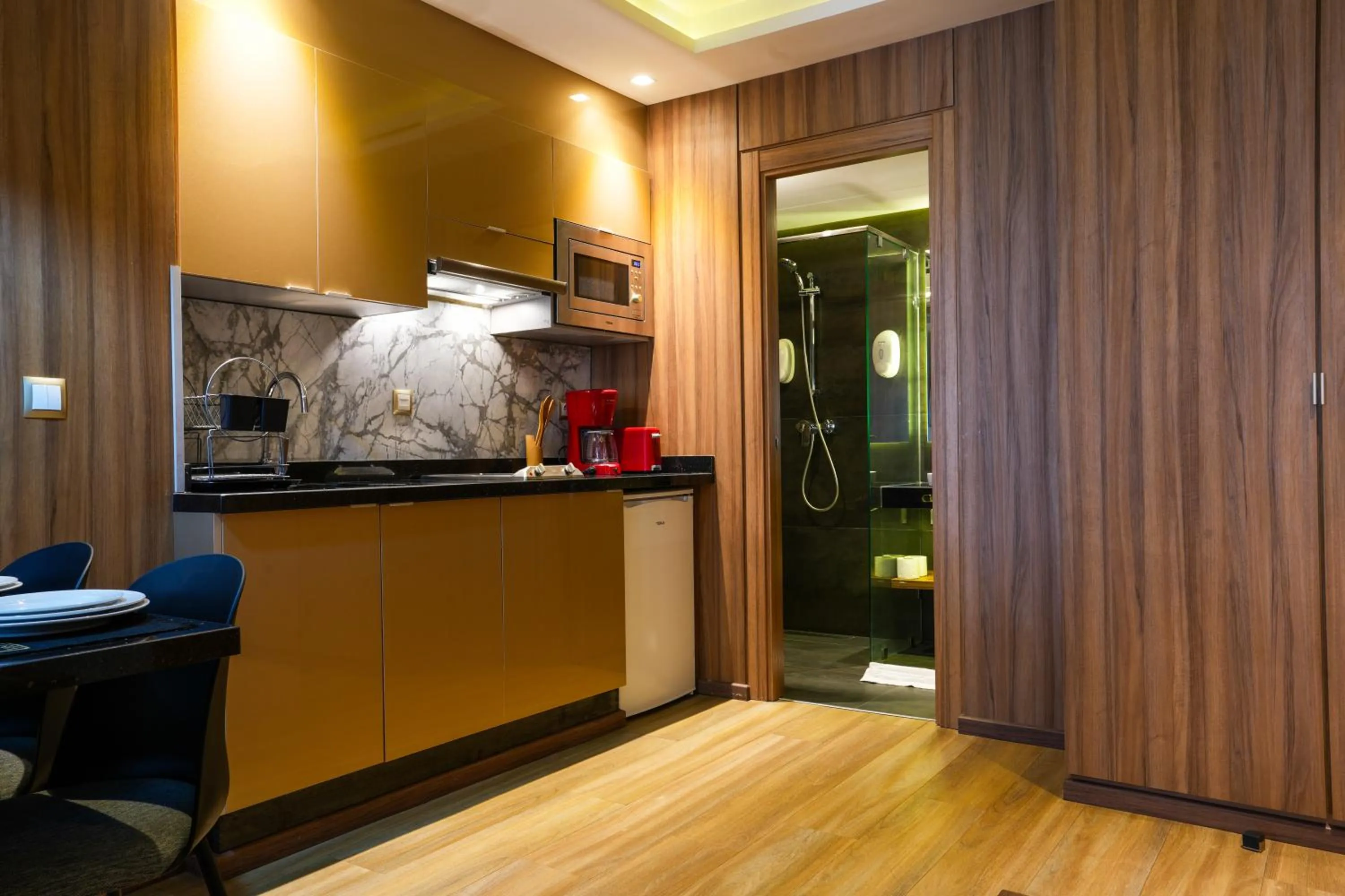 Bathroom in First Suites Hôtel