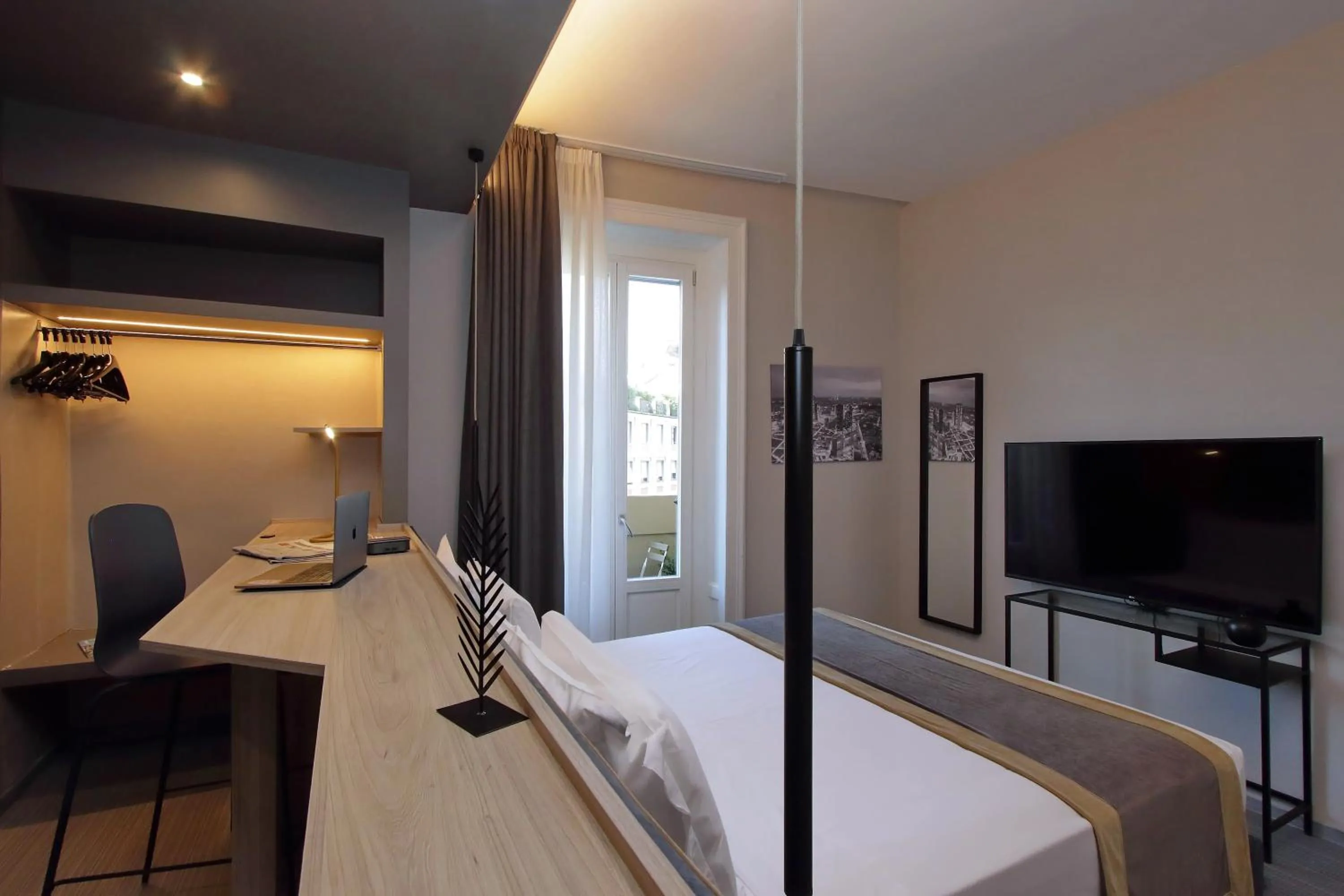 Bed in Vico Fashion District