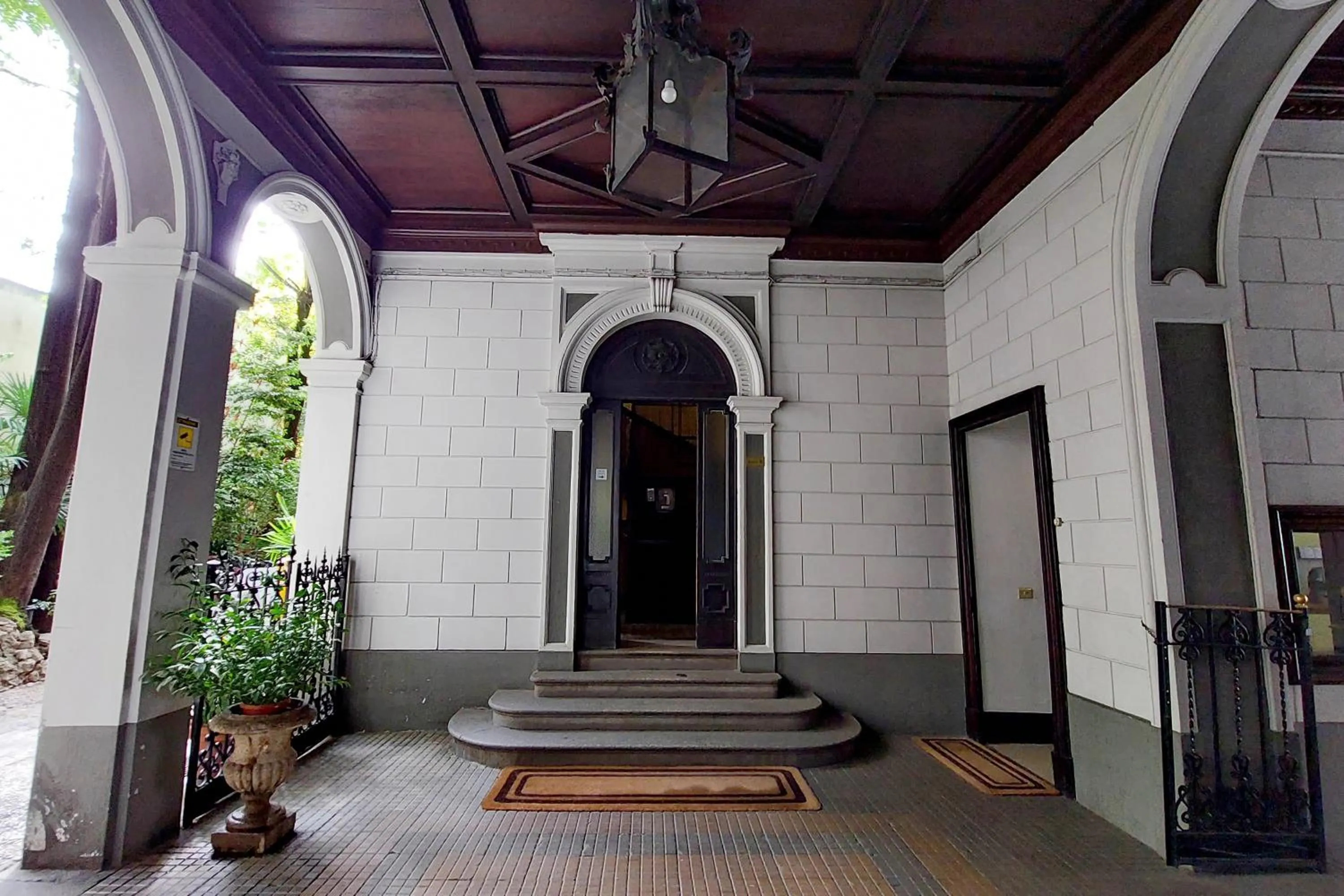 Facade/entrance in Vico Fashion District