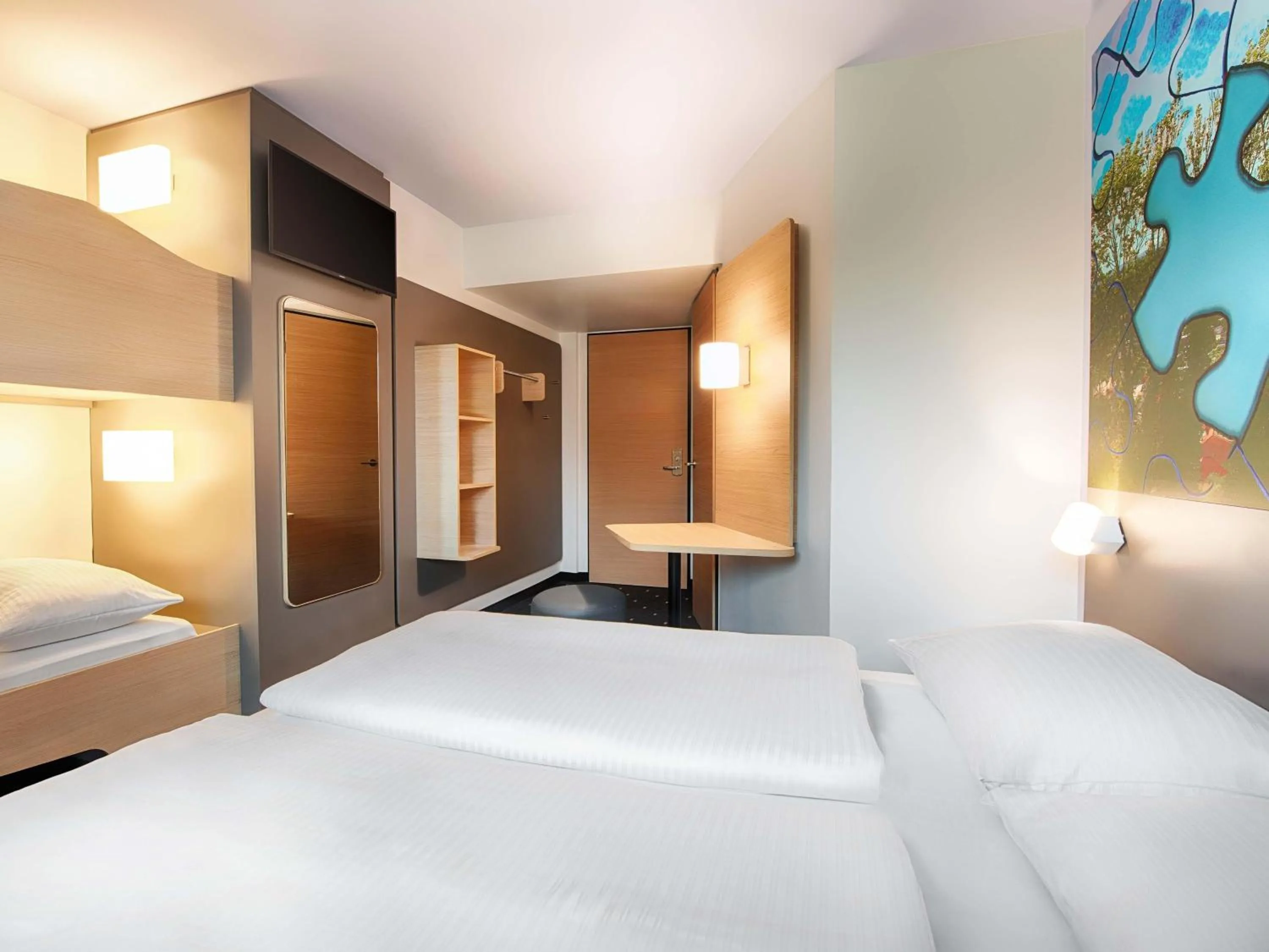 Photo of the whole room, Bed in B&B Hotel Ravensburg