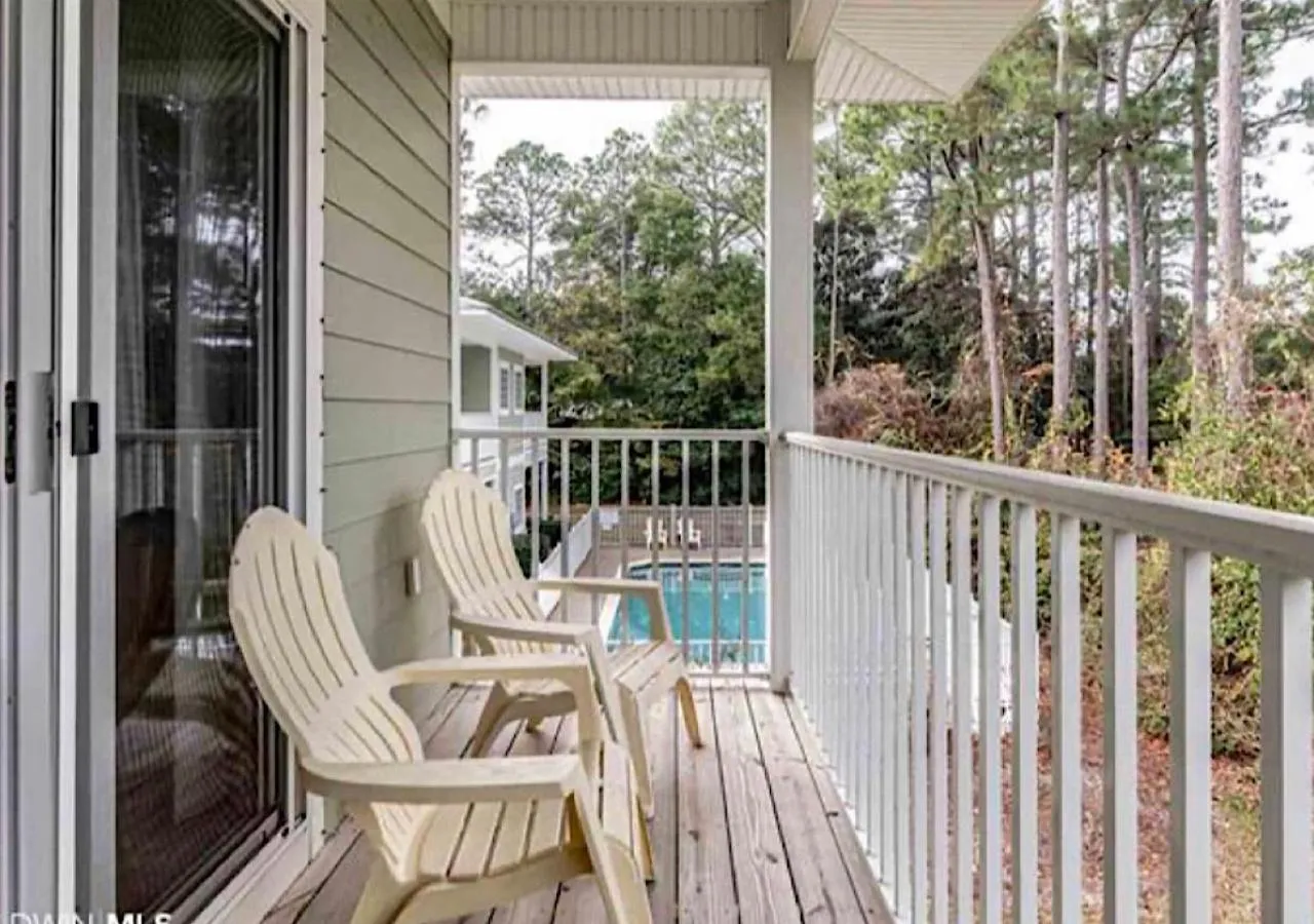 Condo w Pool near beaches, dining, shopping, etc