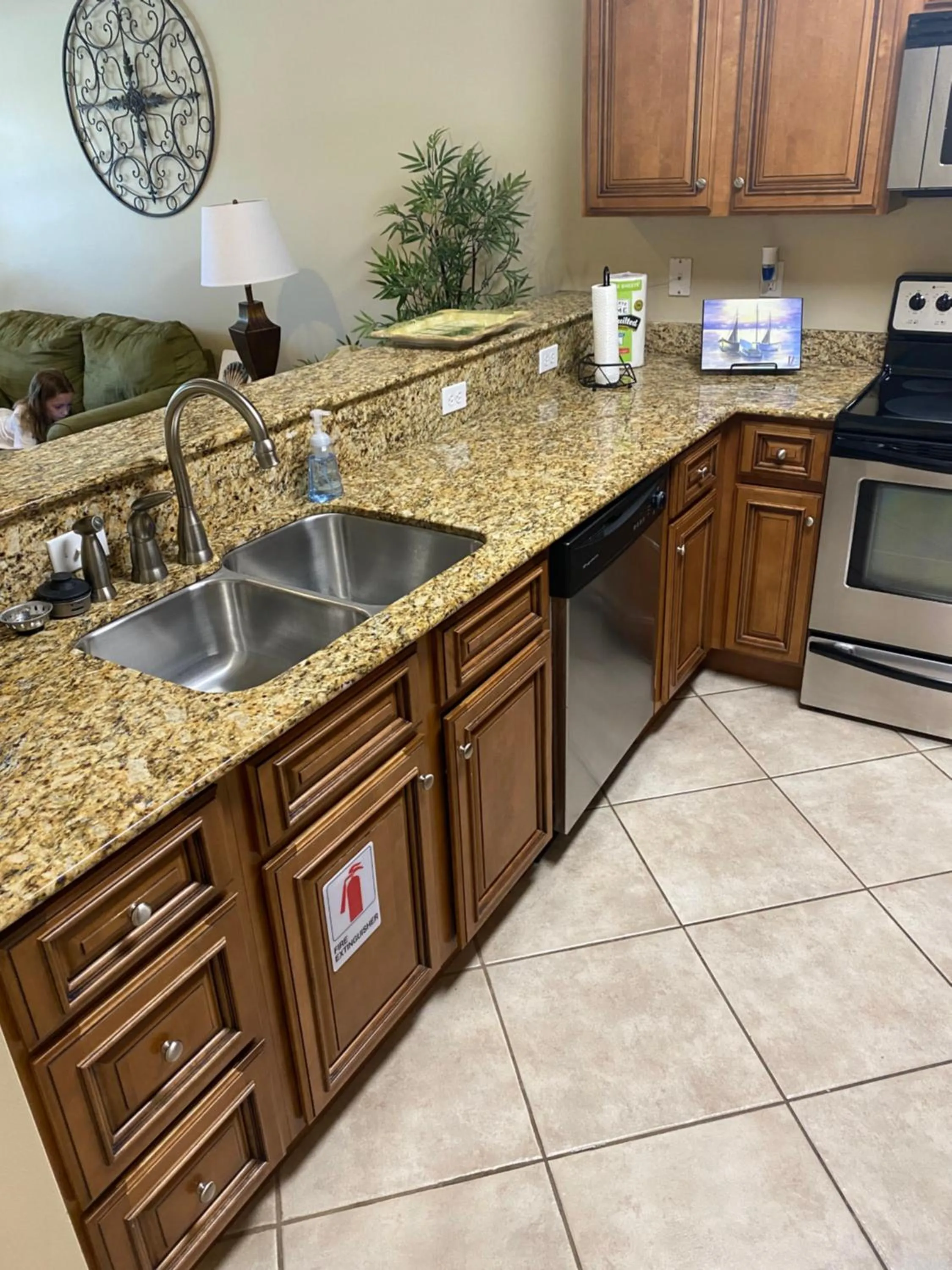 Condo w Pool near beaches, dining, shopping, etc