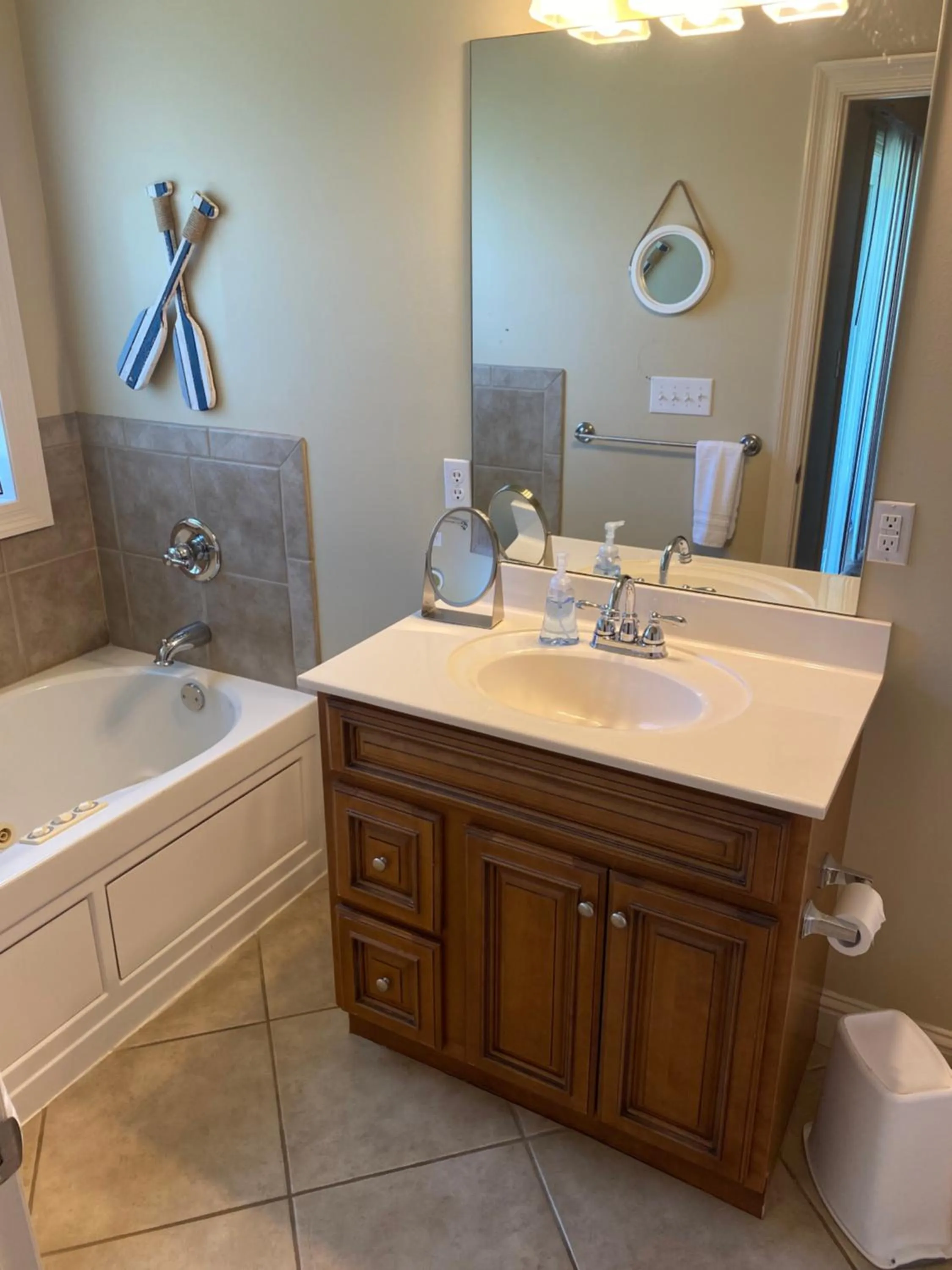 Condo w Pool near beaches, dining, shopping, etc