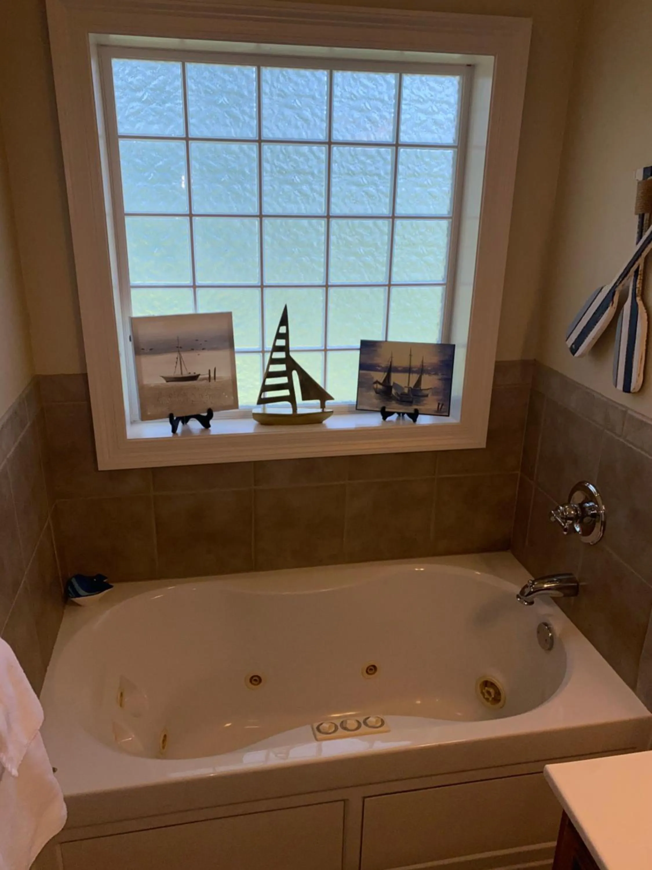 Bathroom in Condo w Pool near beaches, dining, shopping, etc