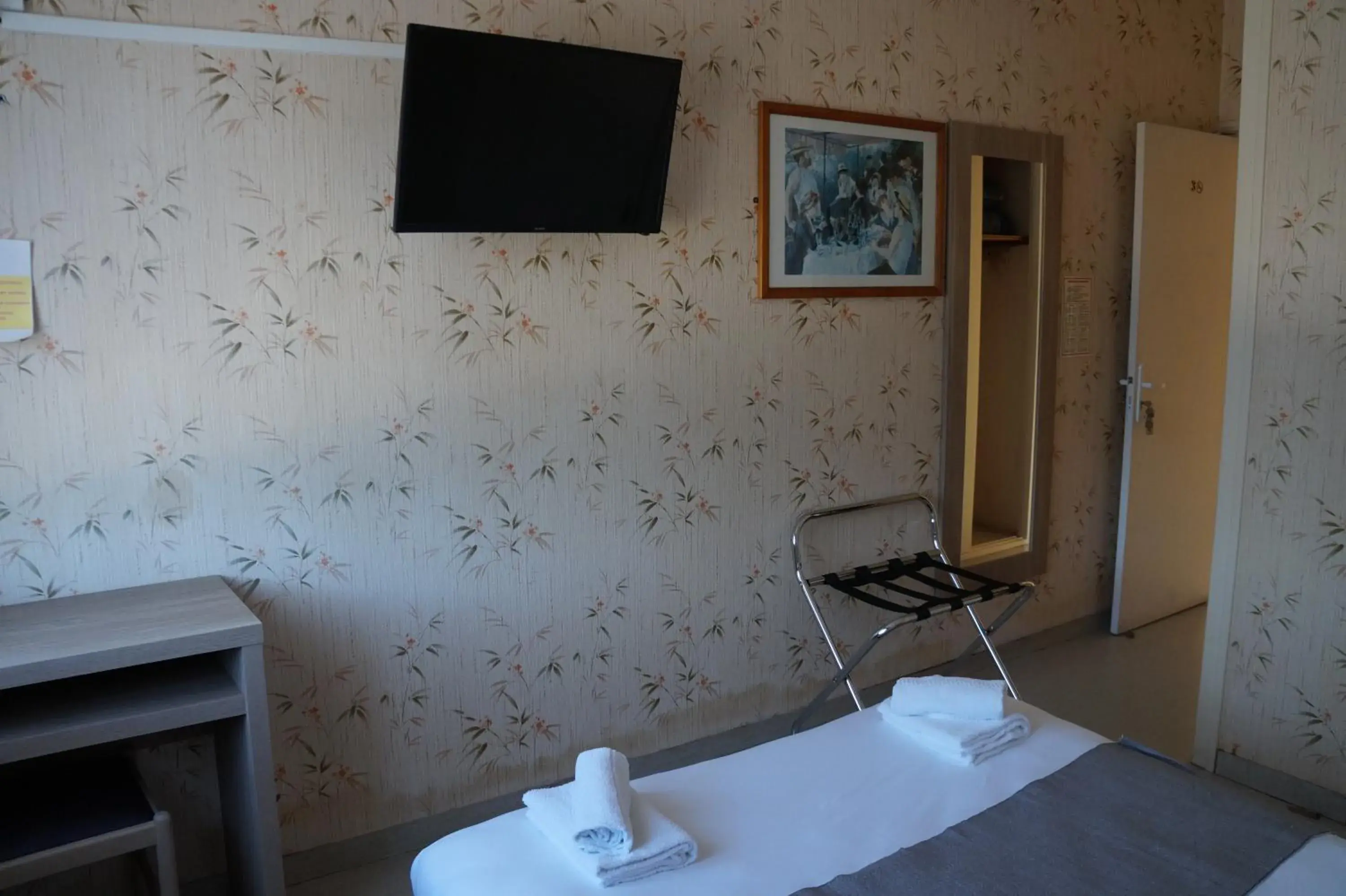 Double Room in Hotel Pinede Double Room in Hotel Pinede