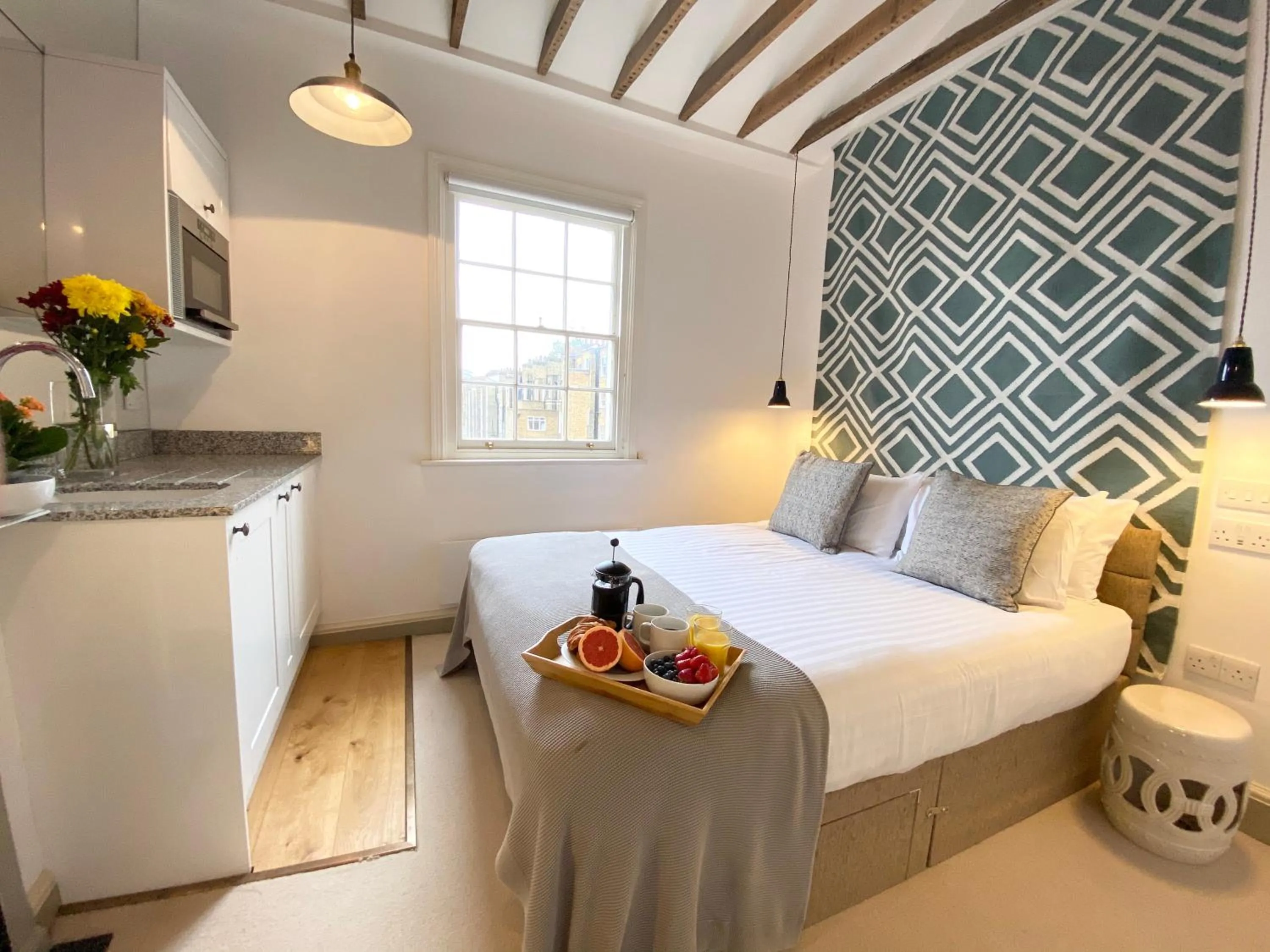 Photo of the whole room, Bed in Stylish Apartments in Pimlico & Westminster