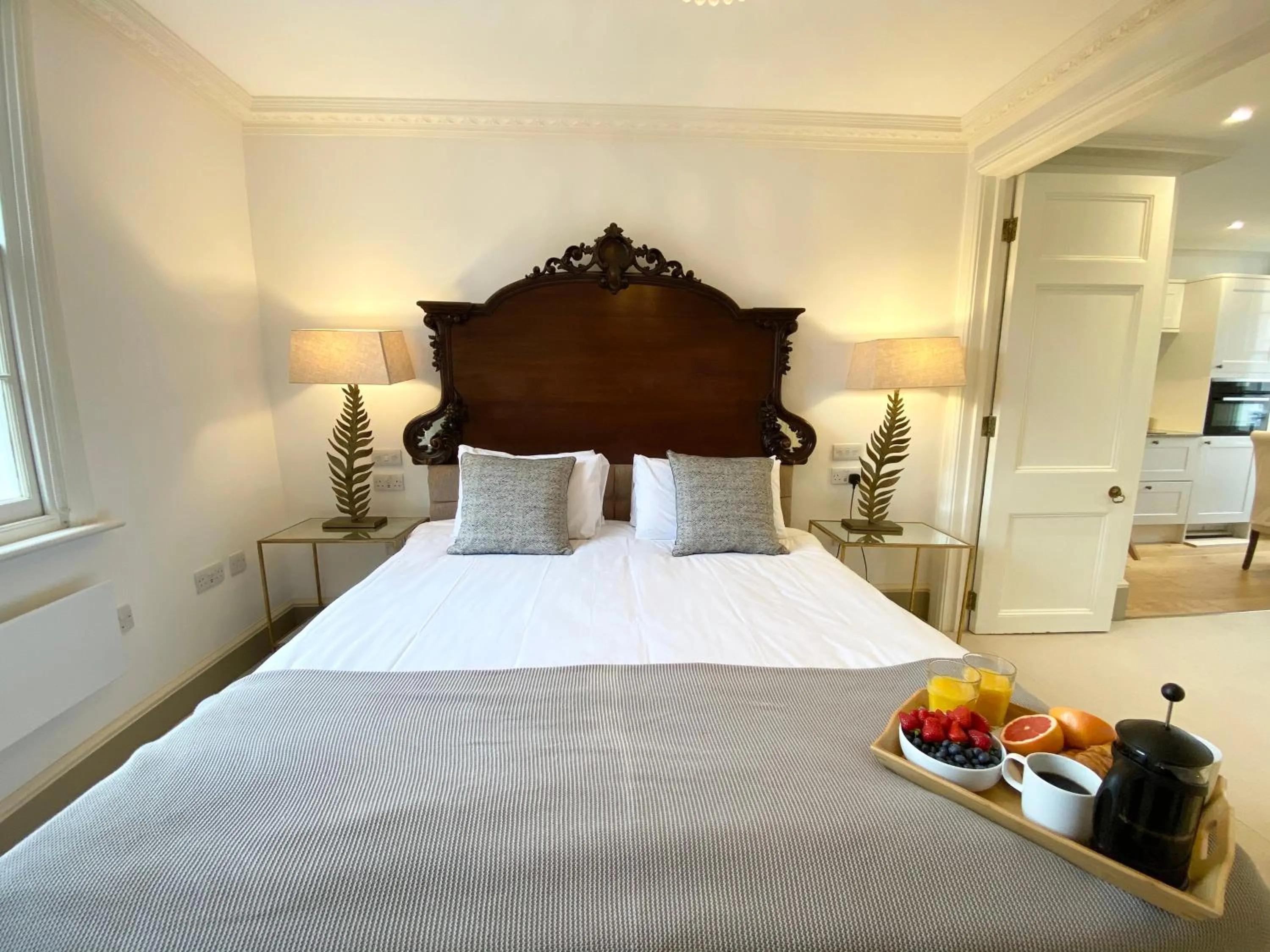 Bed in Stylish Apartments in Pimlico & Westminster