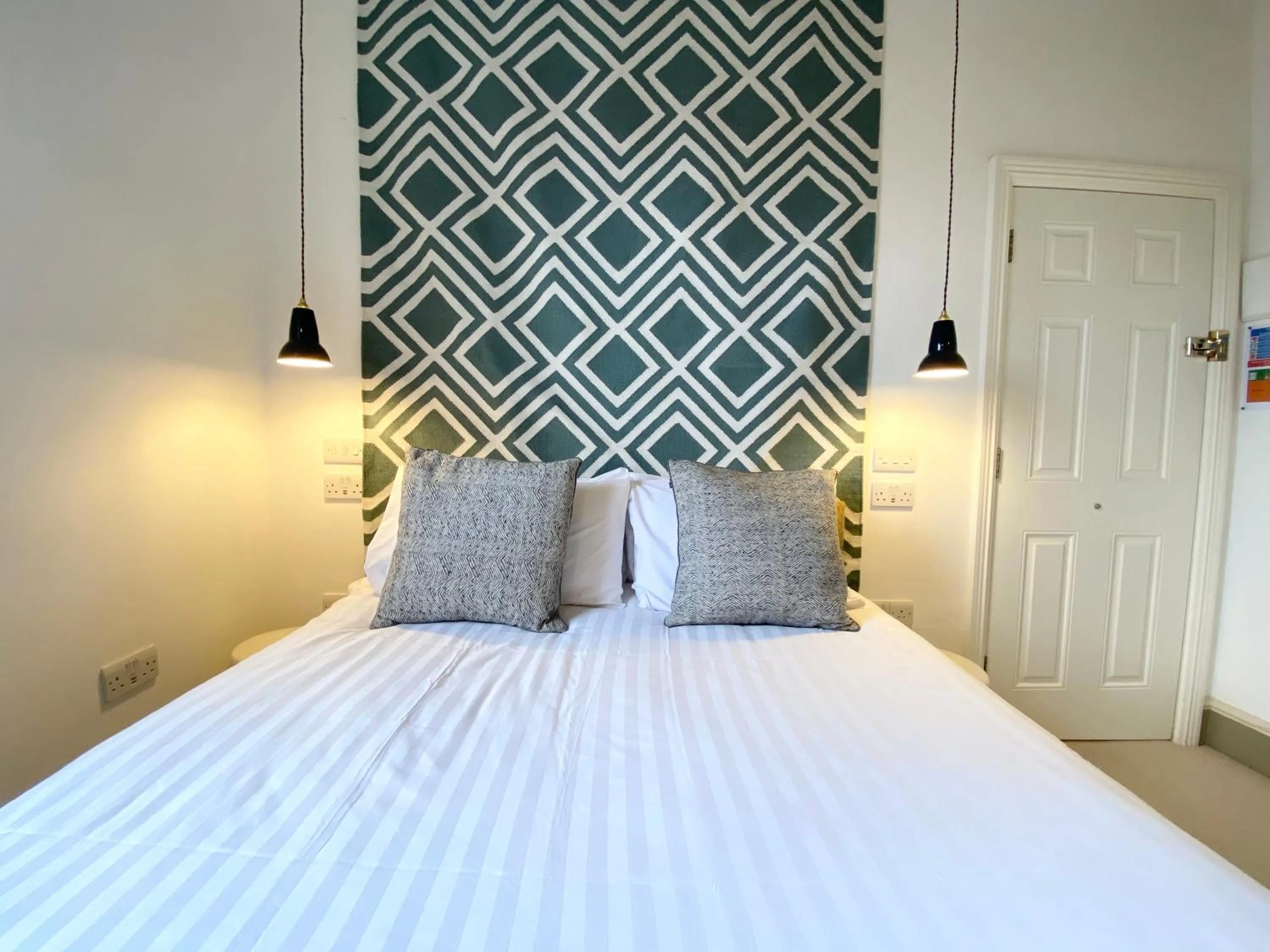 Bed in Stylish Apartments in Pimlico & Westminster
