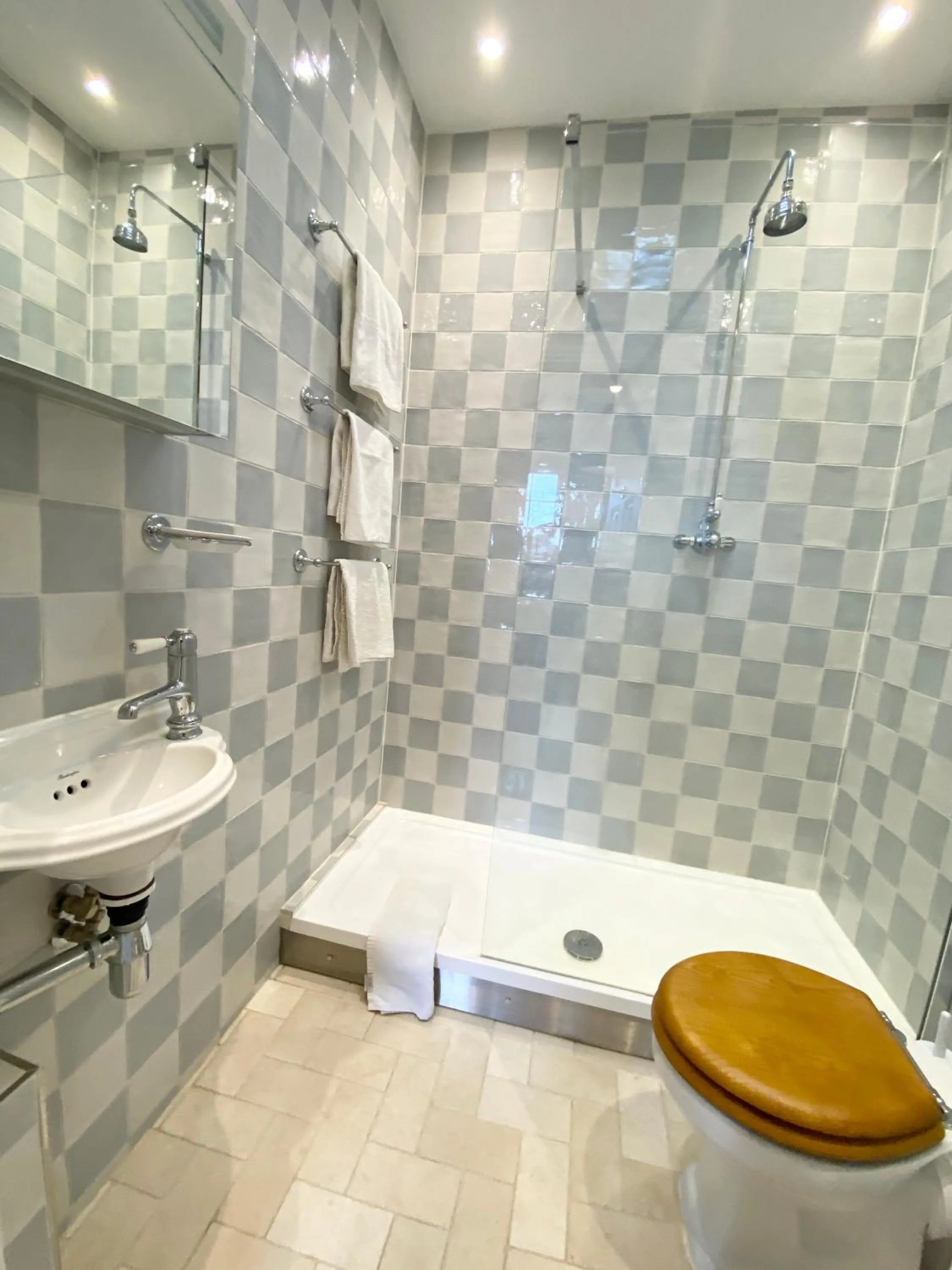 Shower in Stylish Apartments in Pimlico & Westminster