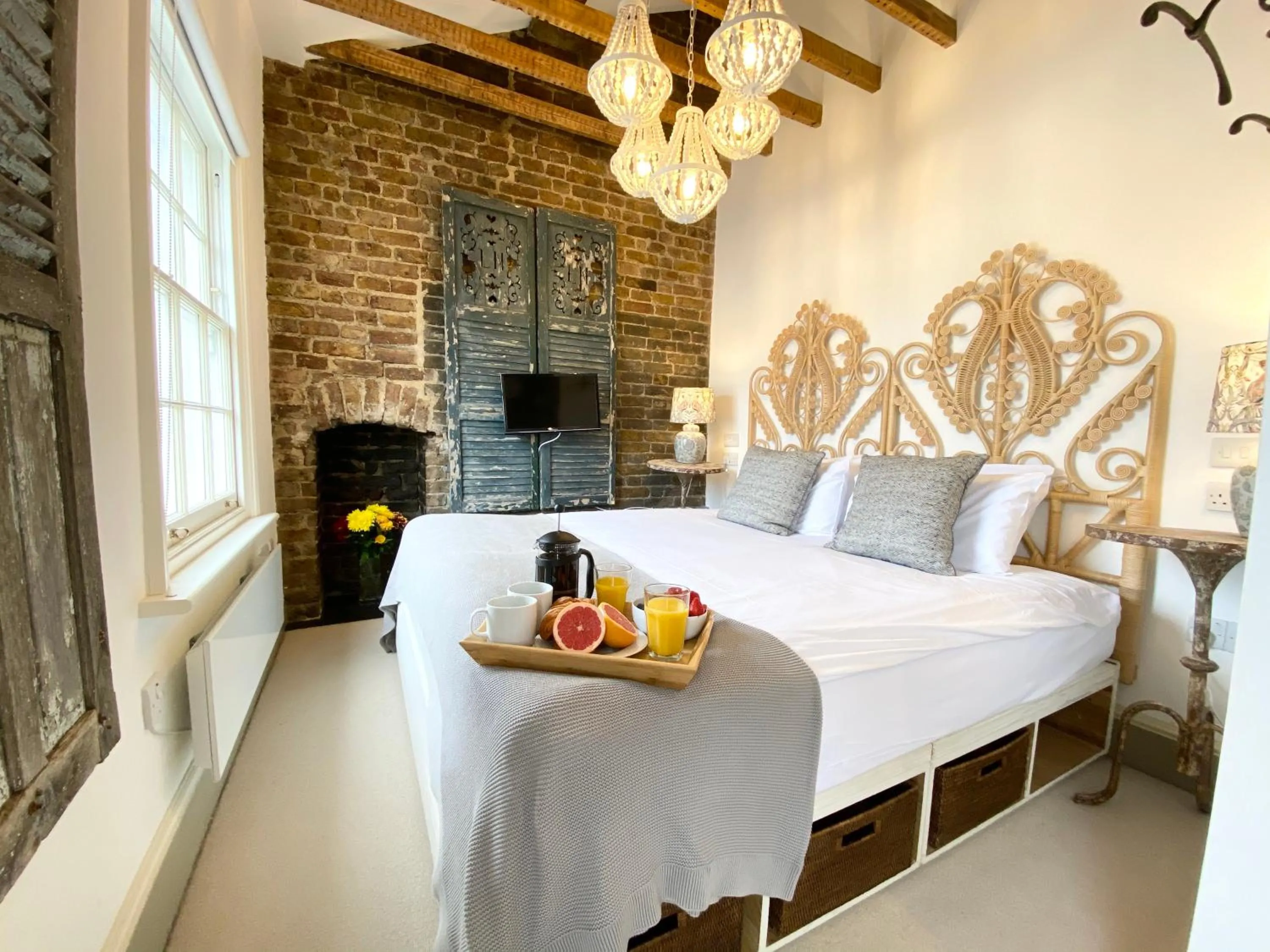 Photo of the whole room, Bed in Stylish Apartments in Pimlico & Westminster