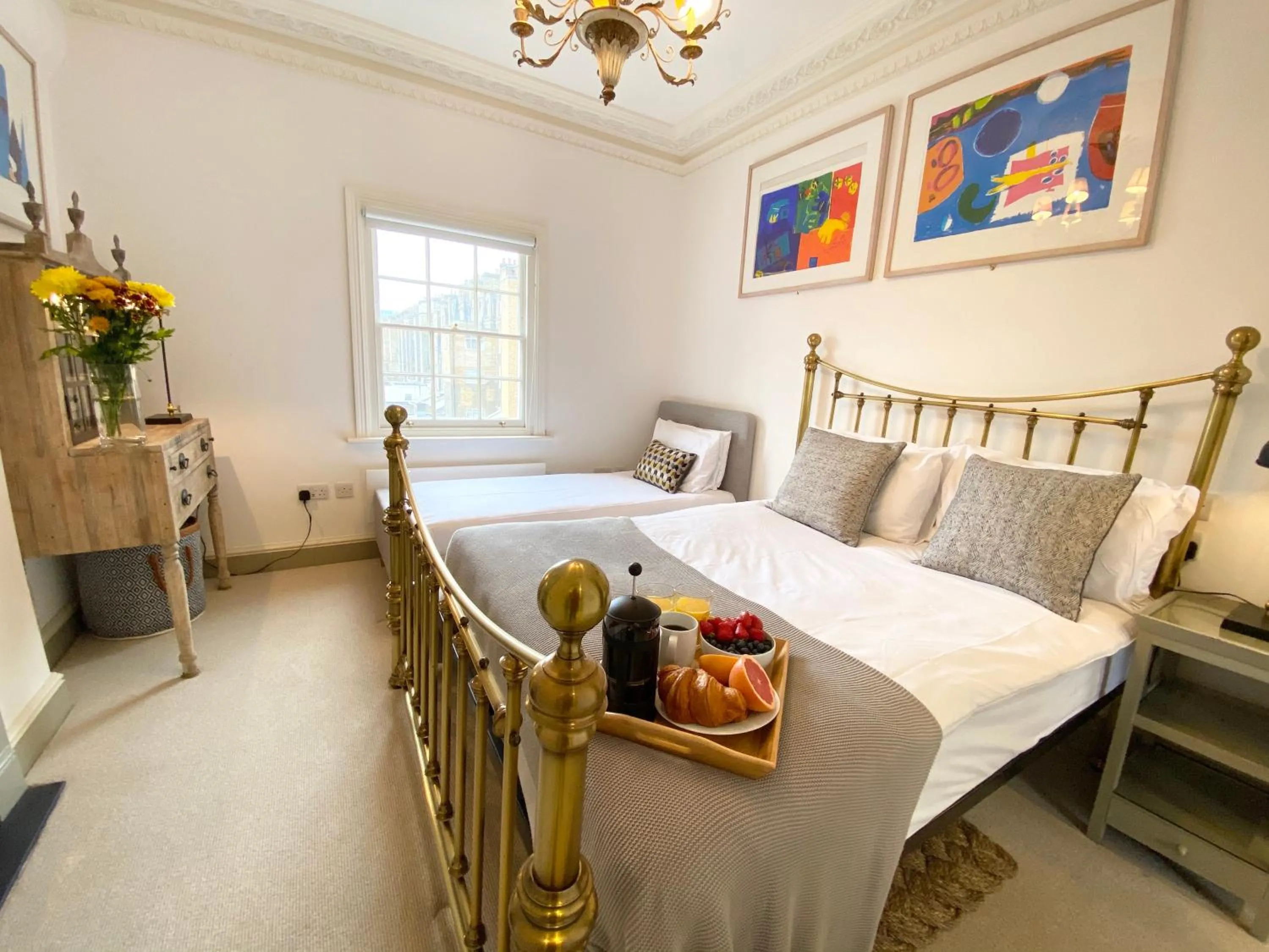 Bed in Stylish Apartments in Pimlico & Westminster