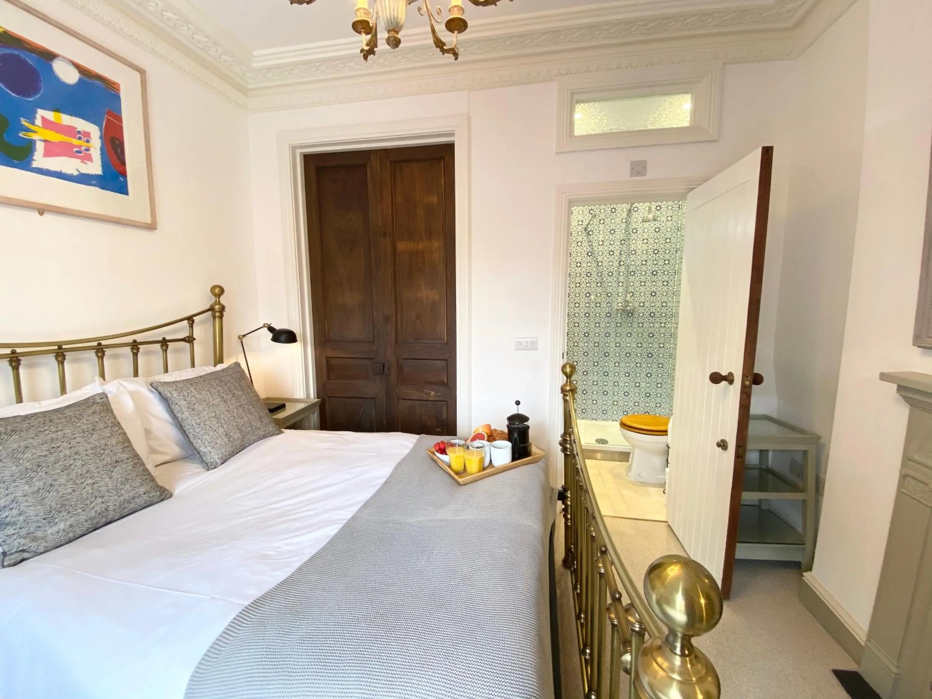 Bed in Stylish Apartments in Pimlico & Westminster