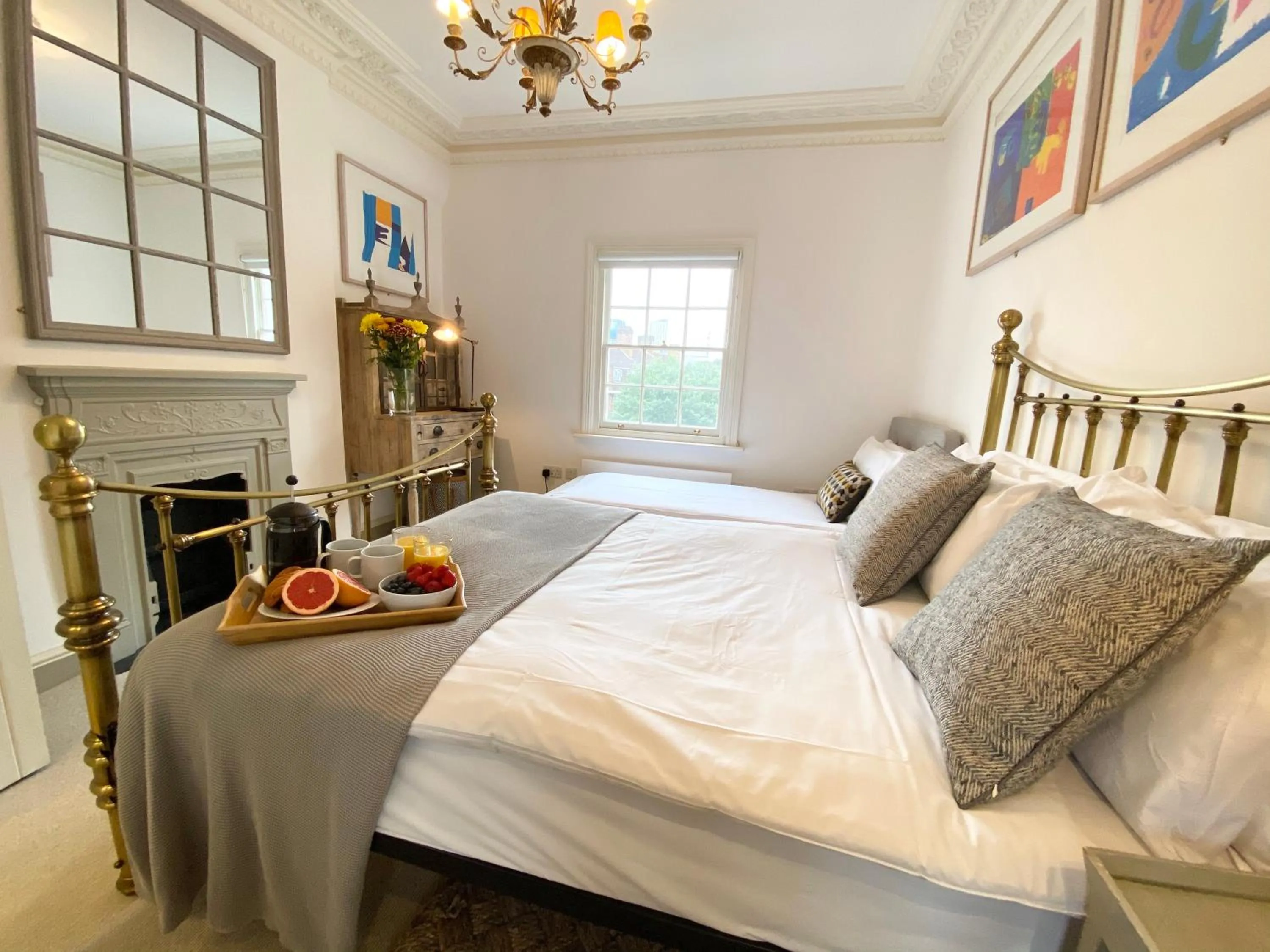 Bed in Stylish Apartments in Pimlico & Westminster