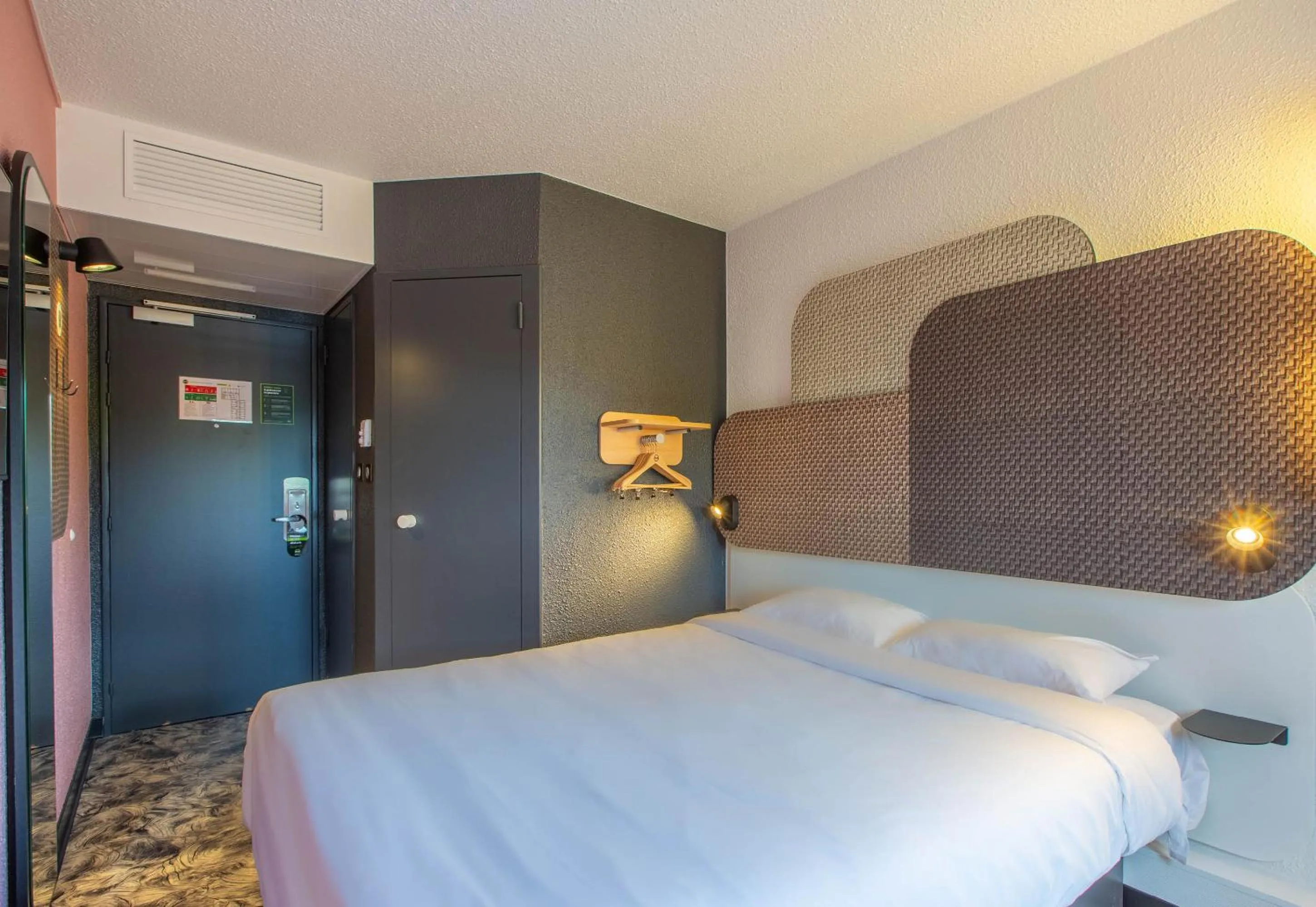 Bed in B&B HOTEL Châteauroux A20 L'Occitane