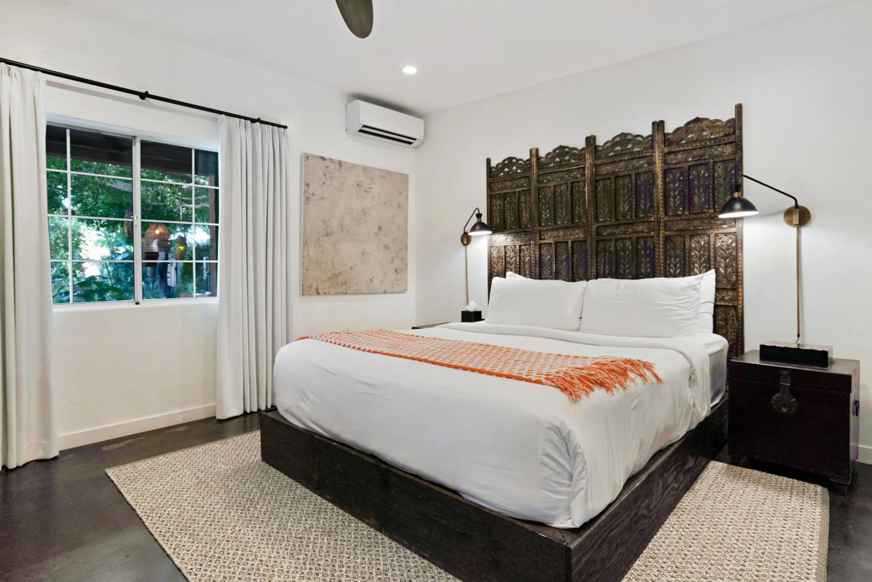 Bed in Talavera Palm Springs