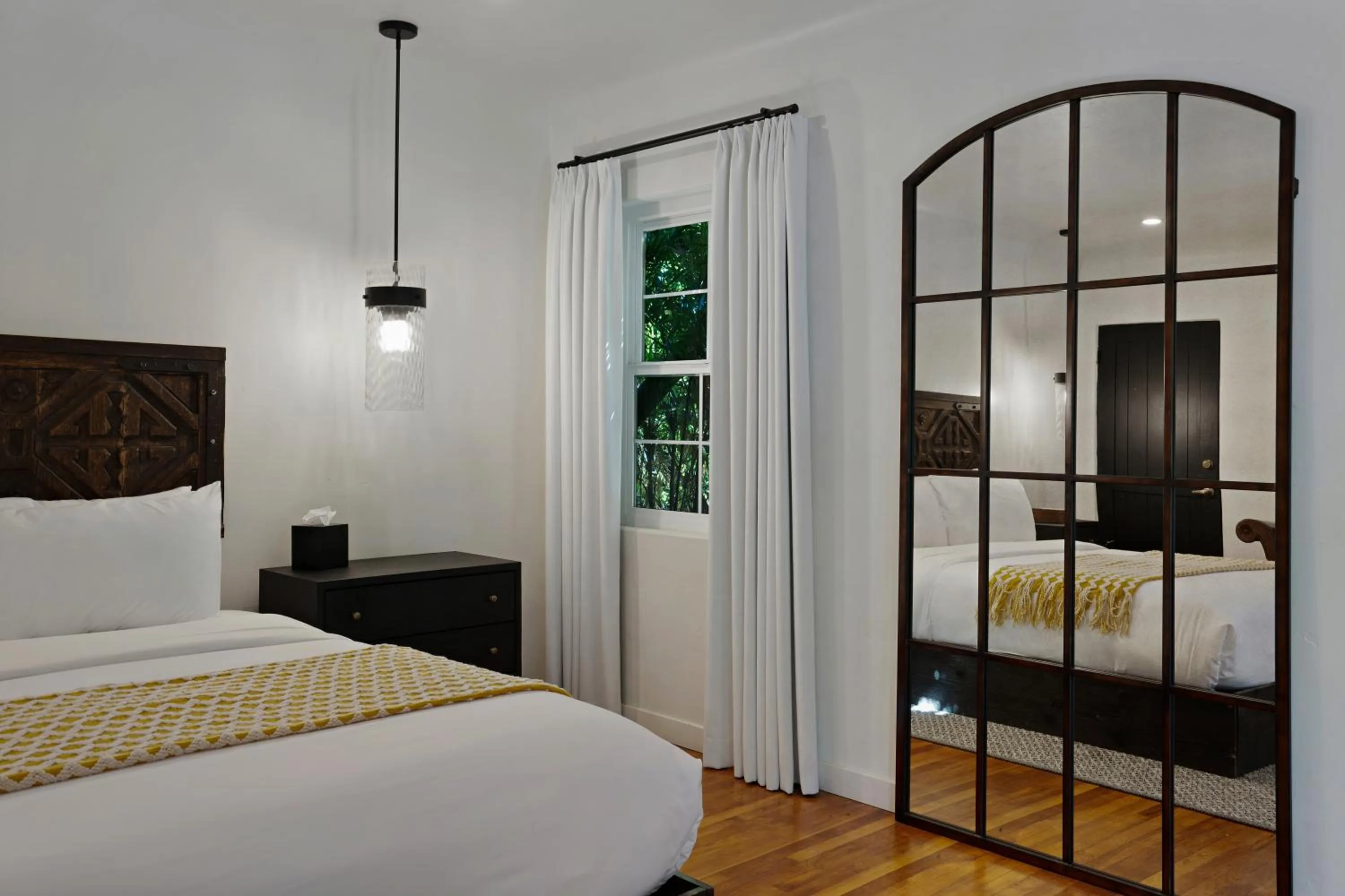 Bed in Talavera Palm Springs