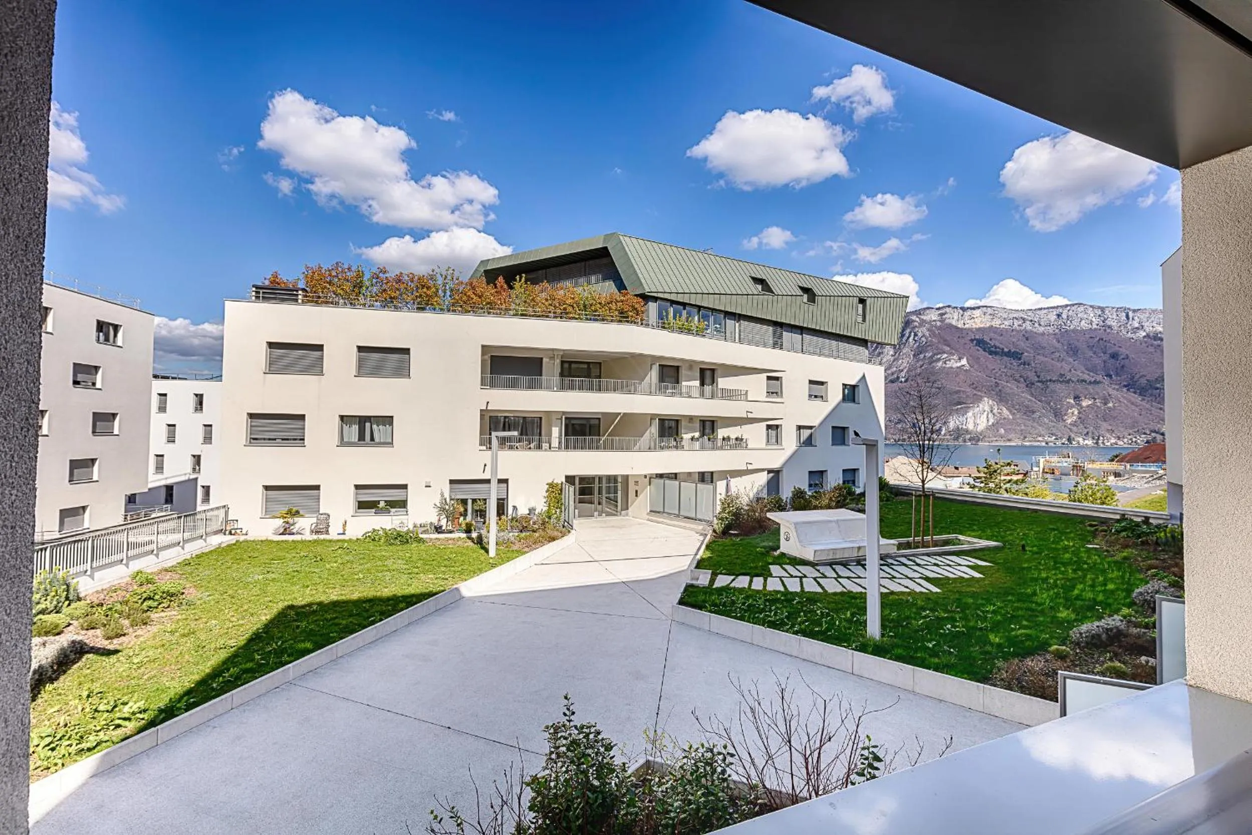 Property building in le panorama du lac