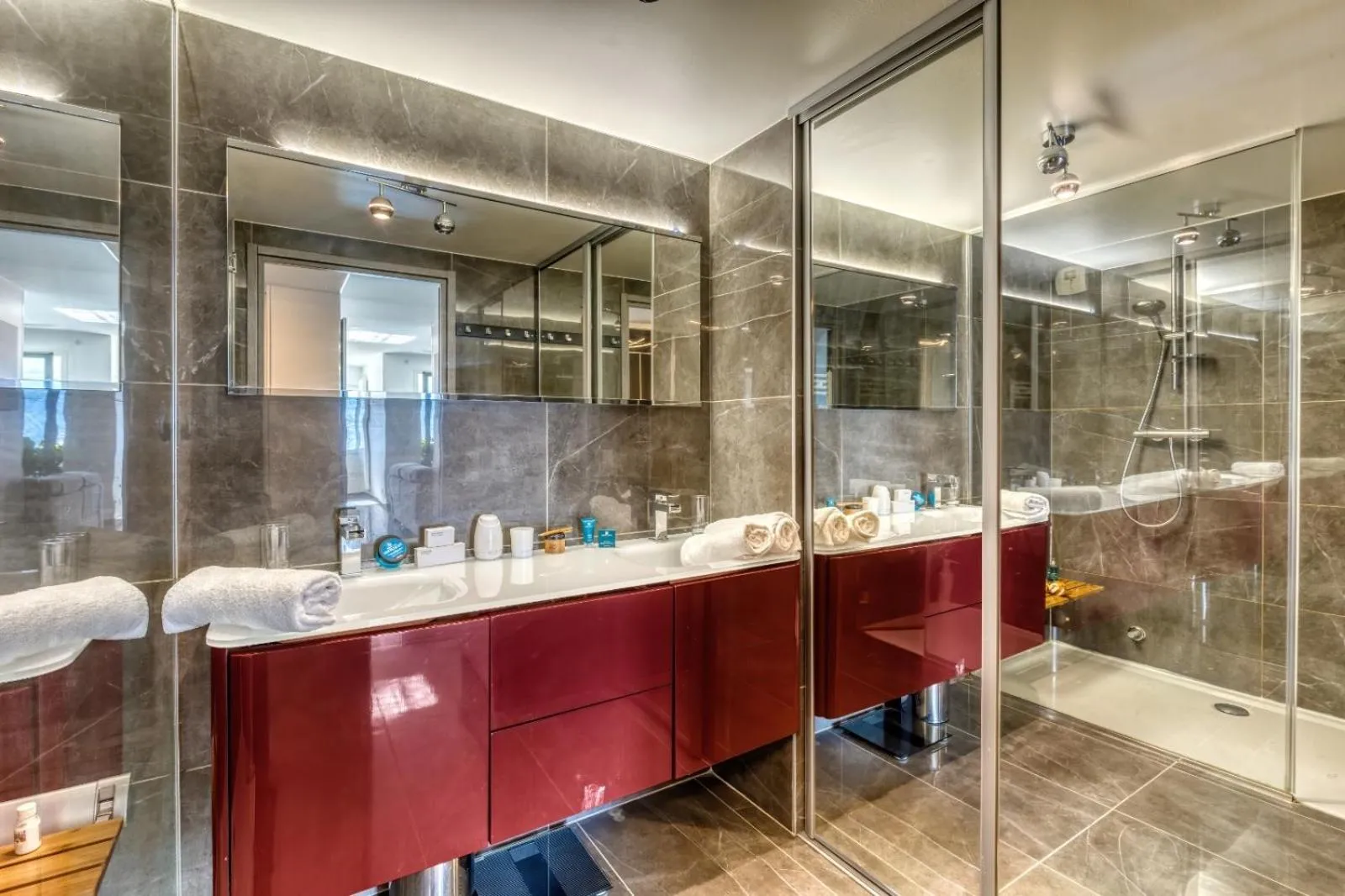 Shower in le panorama du lac