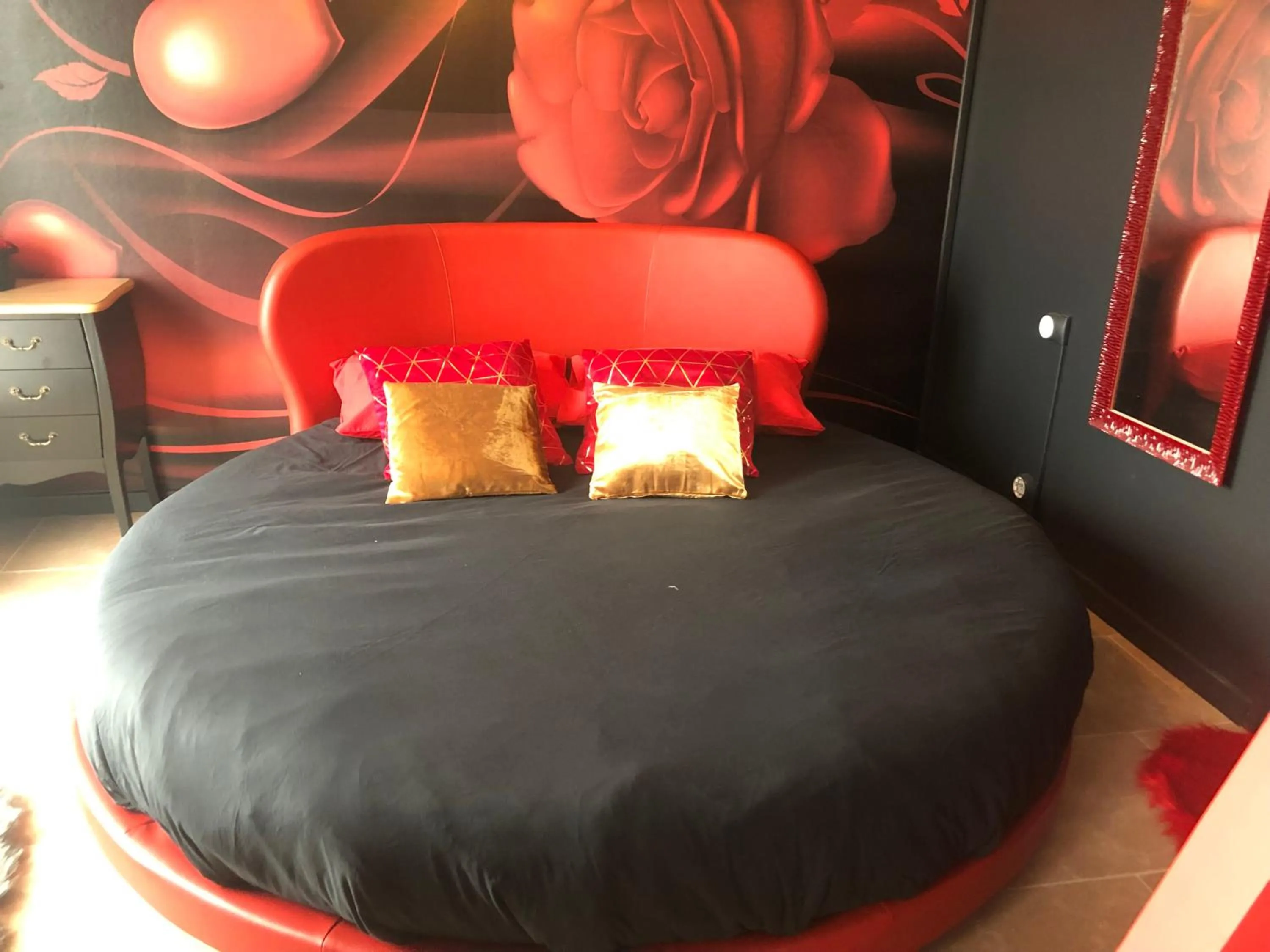 Bed in Hôtel L'Embarcadère