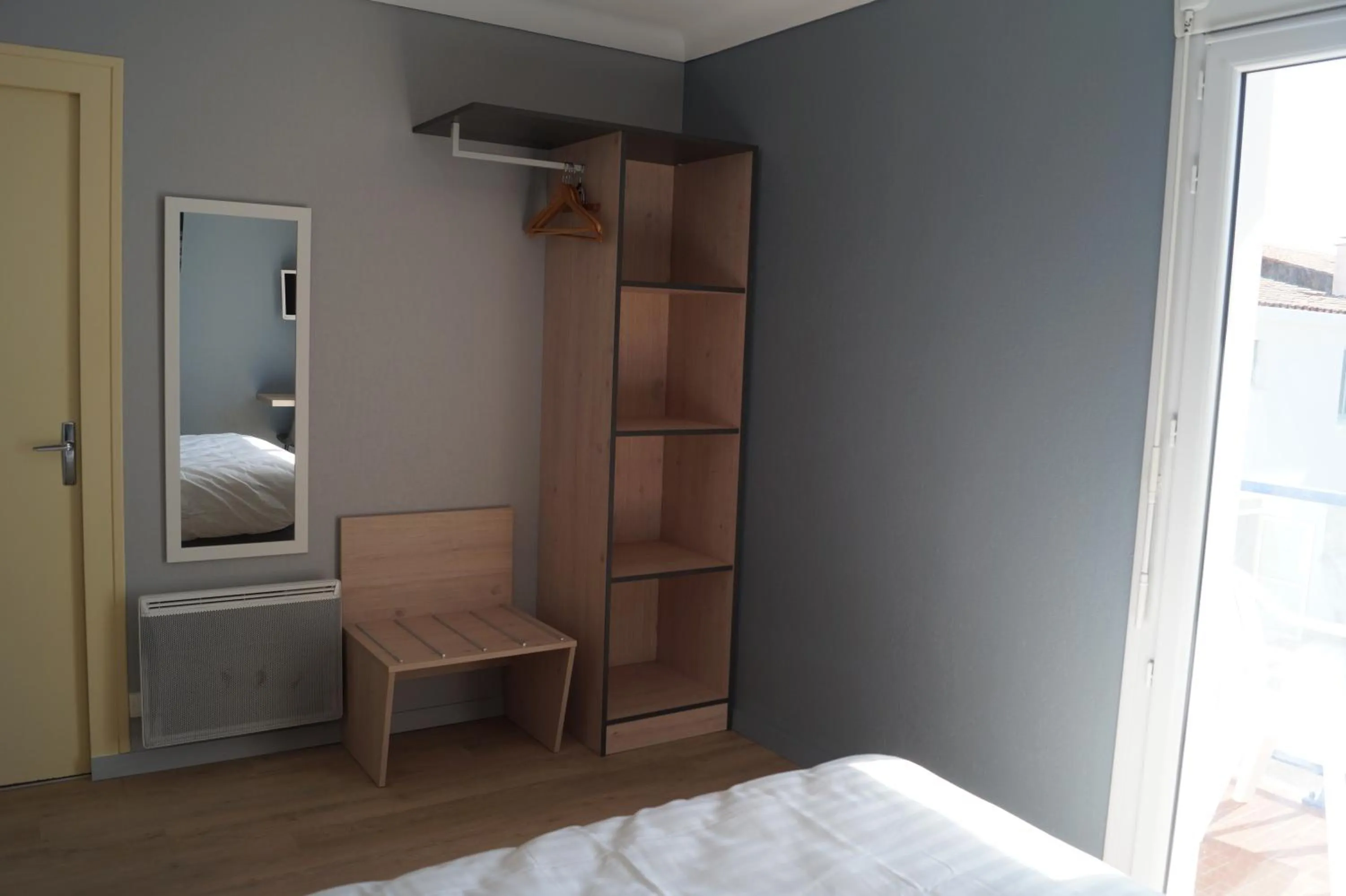 Bed in Hôtel L'Embarcadère