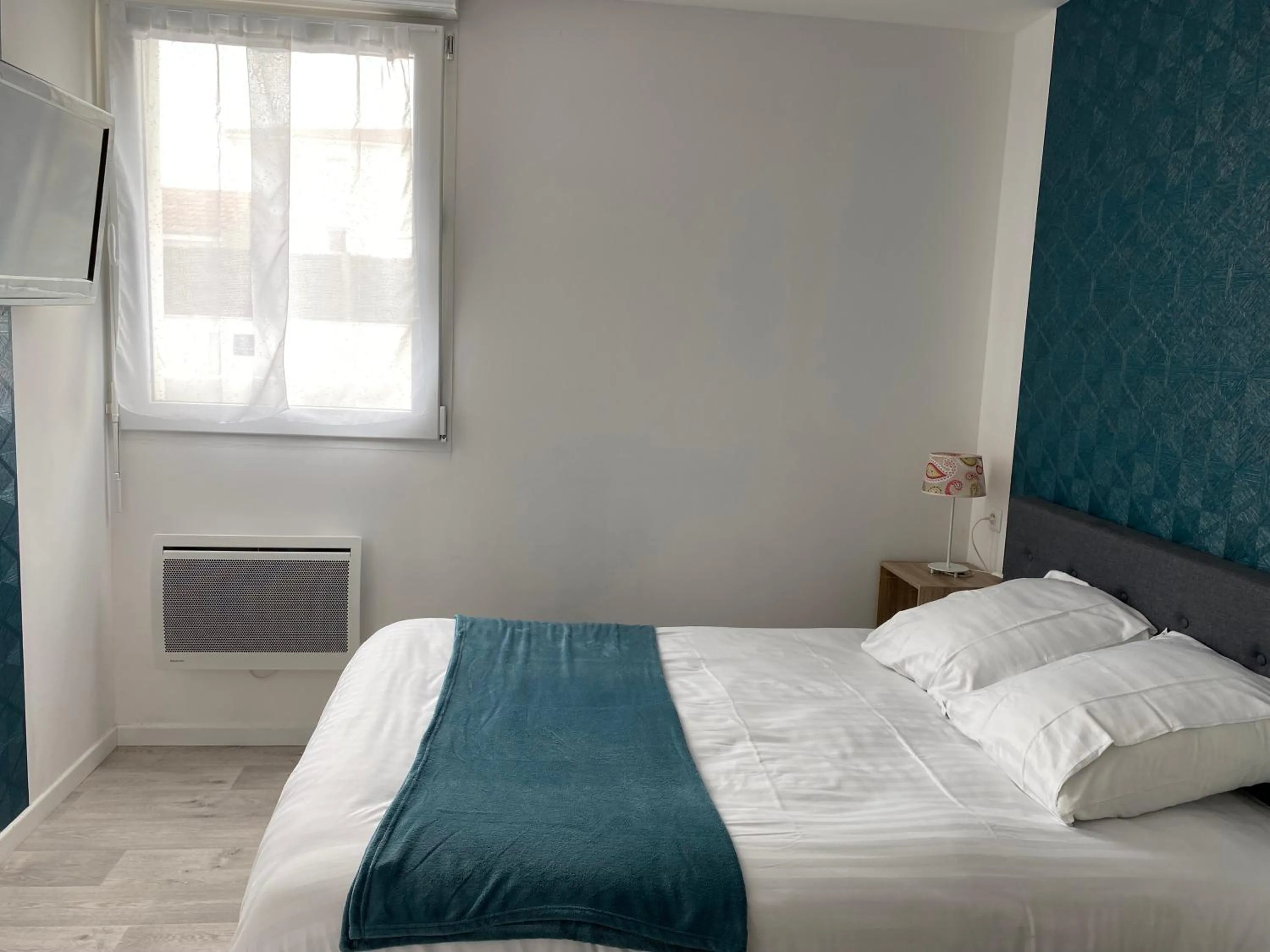 Bed in Hôtel L'Embarcadère