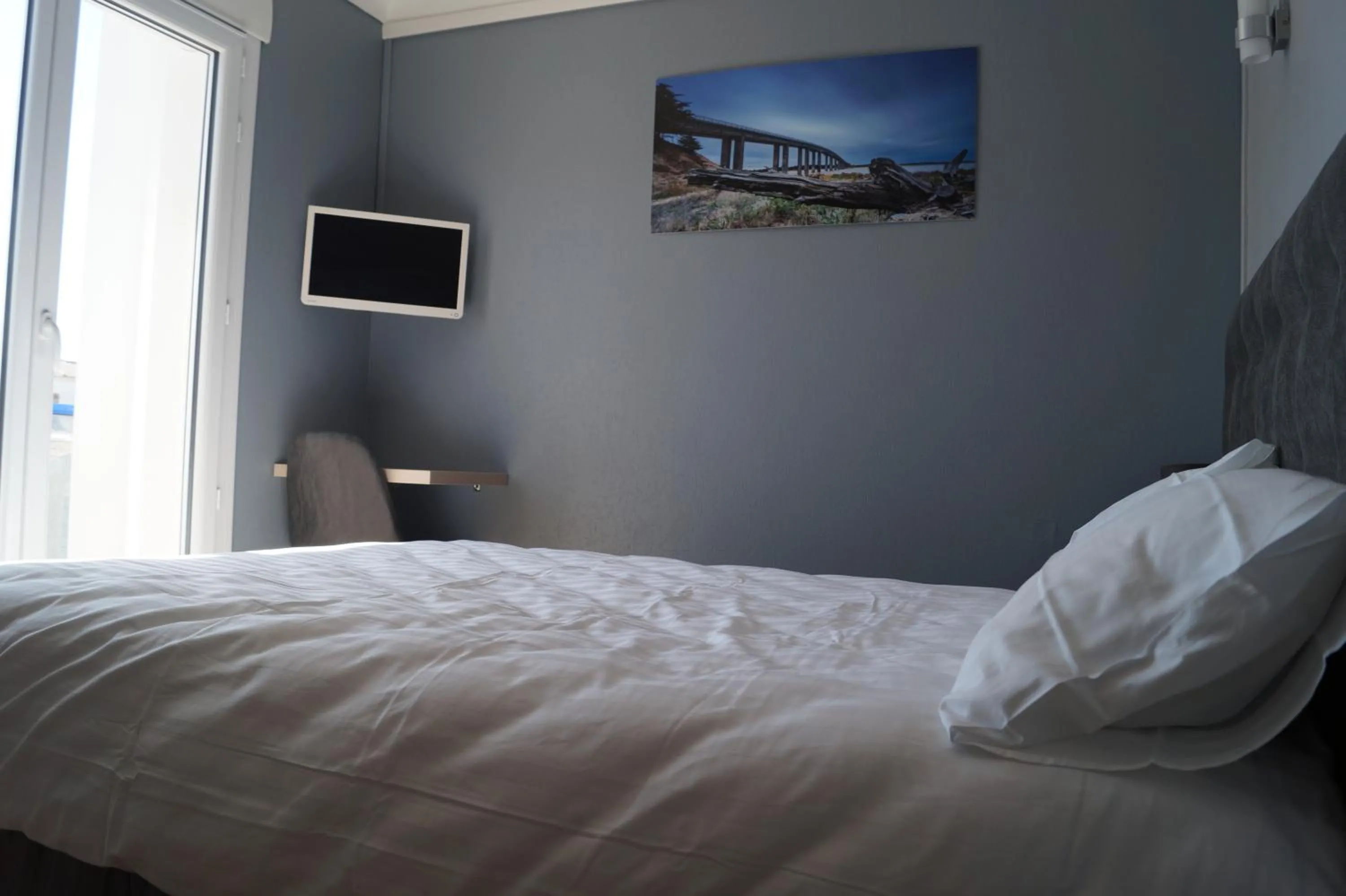 Bed in Hôtel L'Embarcadère
