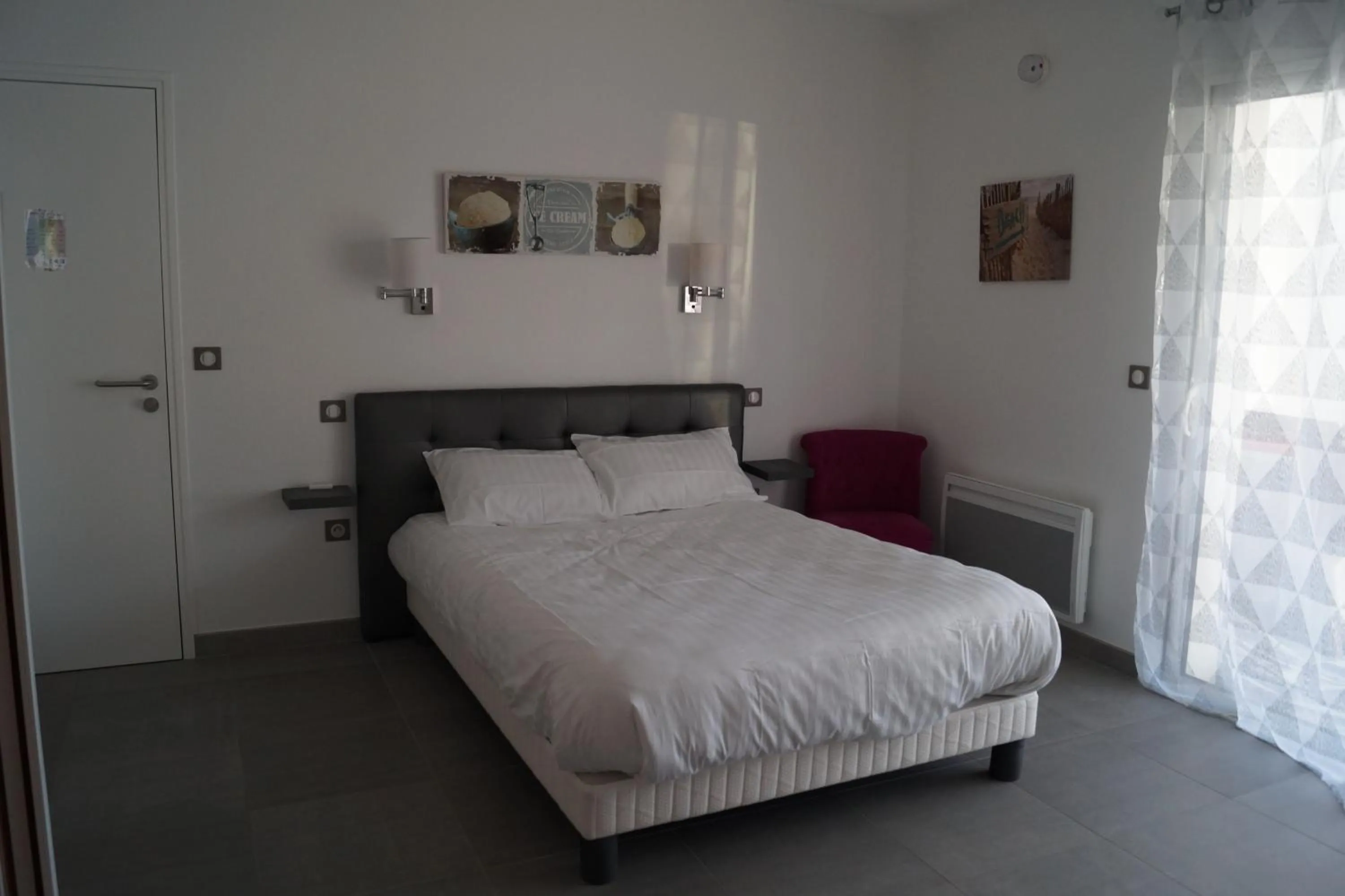 Bed in Hôtel L'Embarcadère