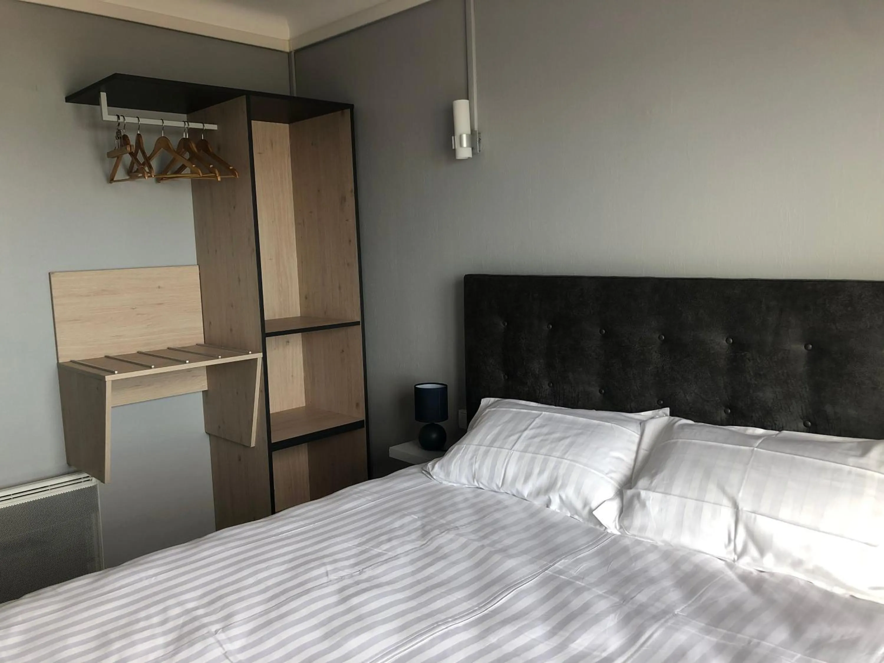 Bed in Hôtel L'Embarcadère