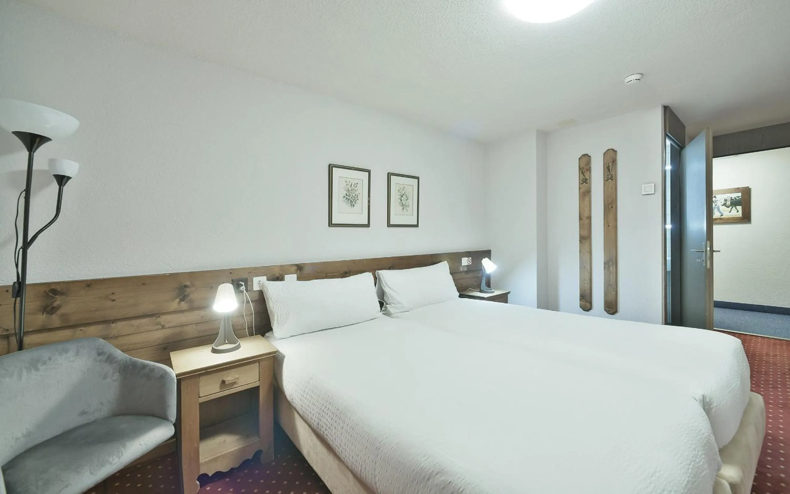 Bed in Hôtel Le Chamois