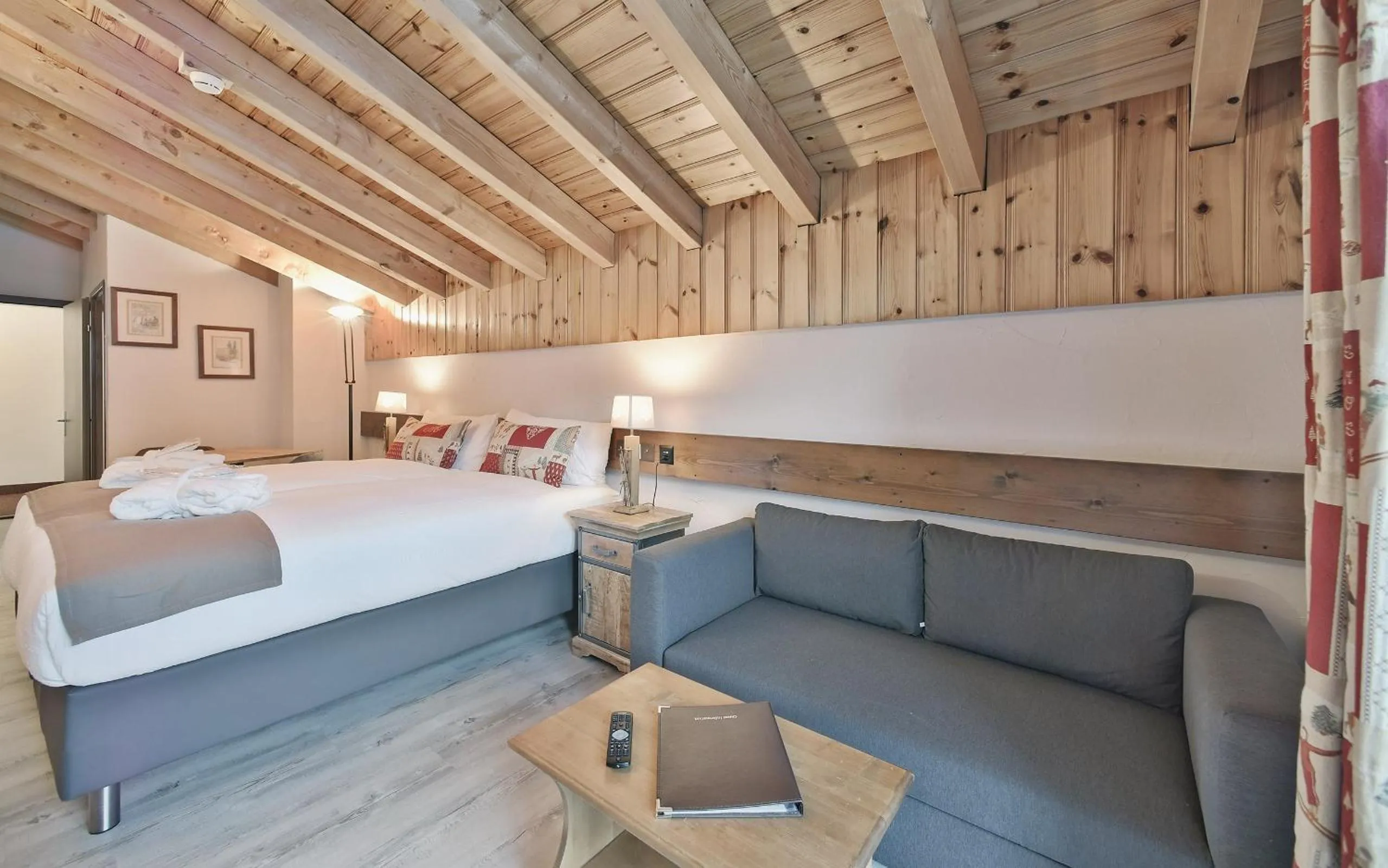 Bed in Hôtel Le Chamois