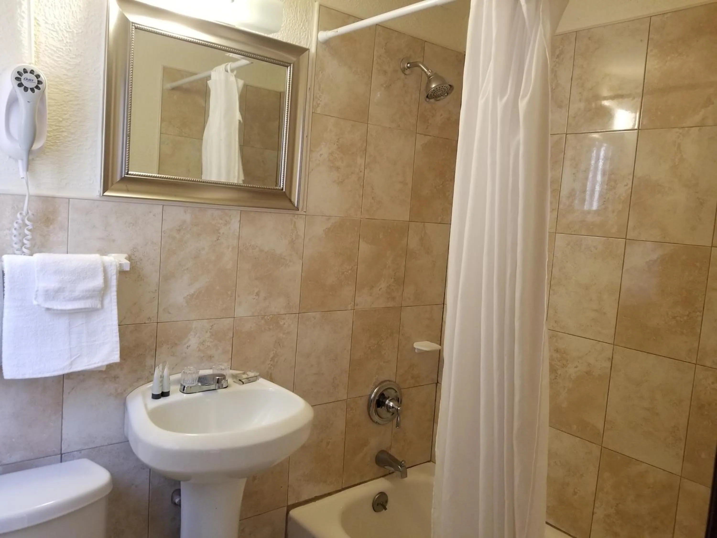 Bathroom in Parkway Inn