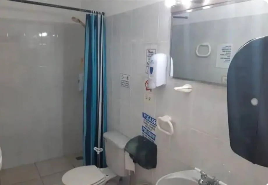 Shower in Palmita Hotel Hostel