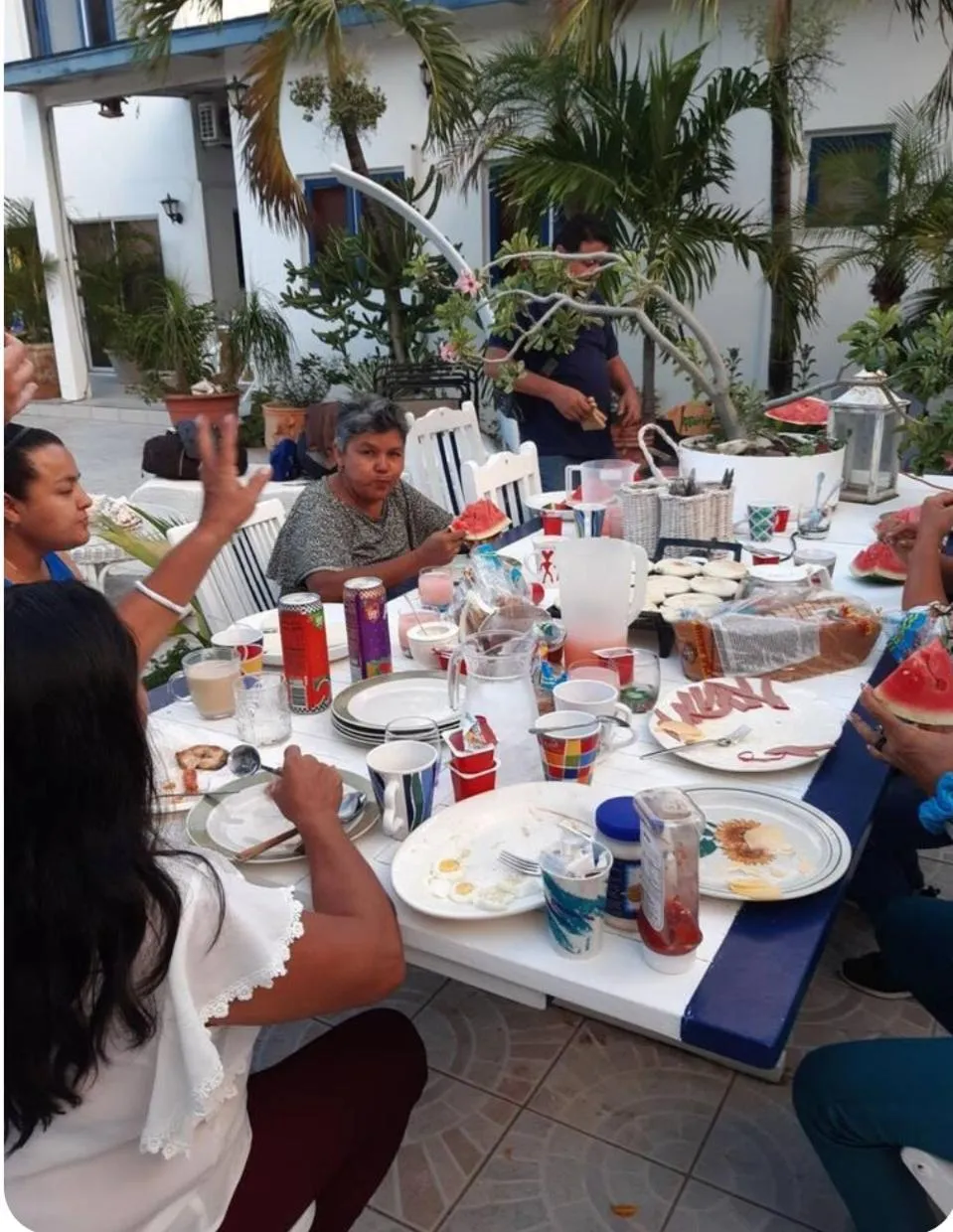 Restaurant/places to eat in Palmita Hotel Hostel