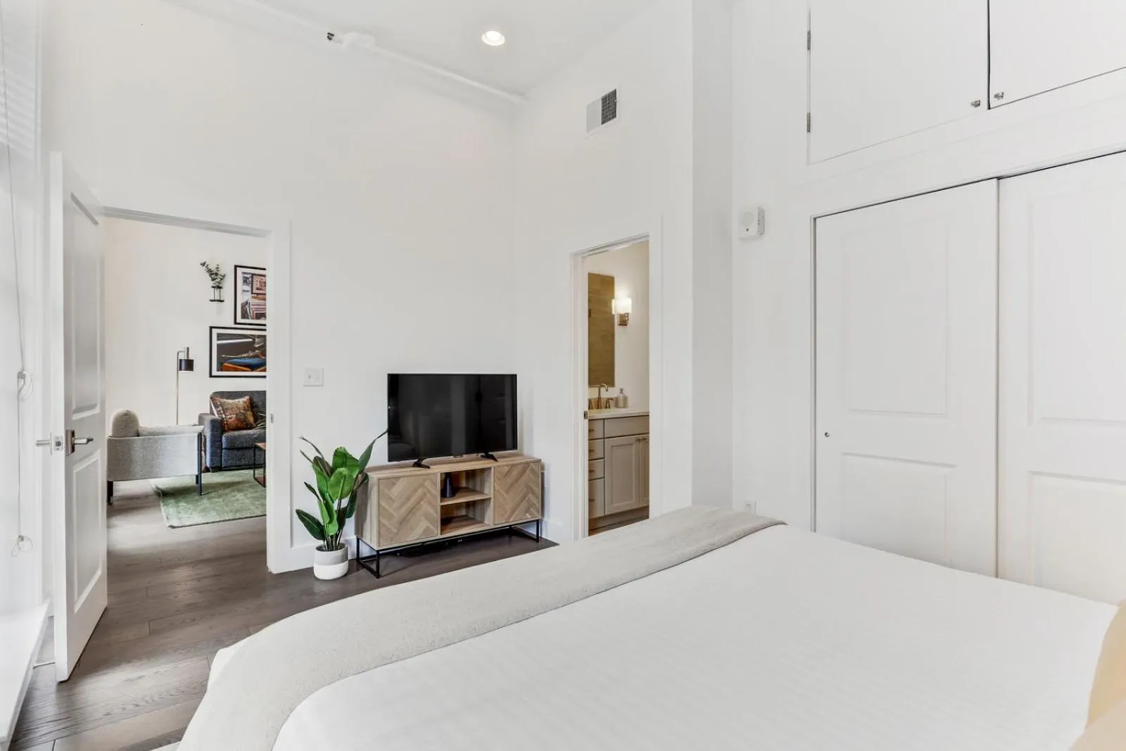 Bed in Roami at Bourbon Place