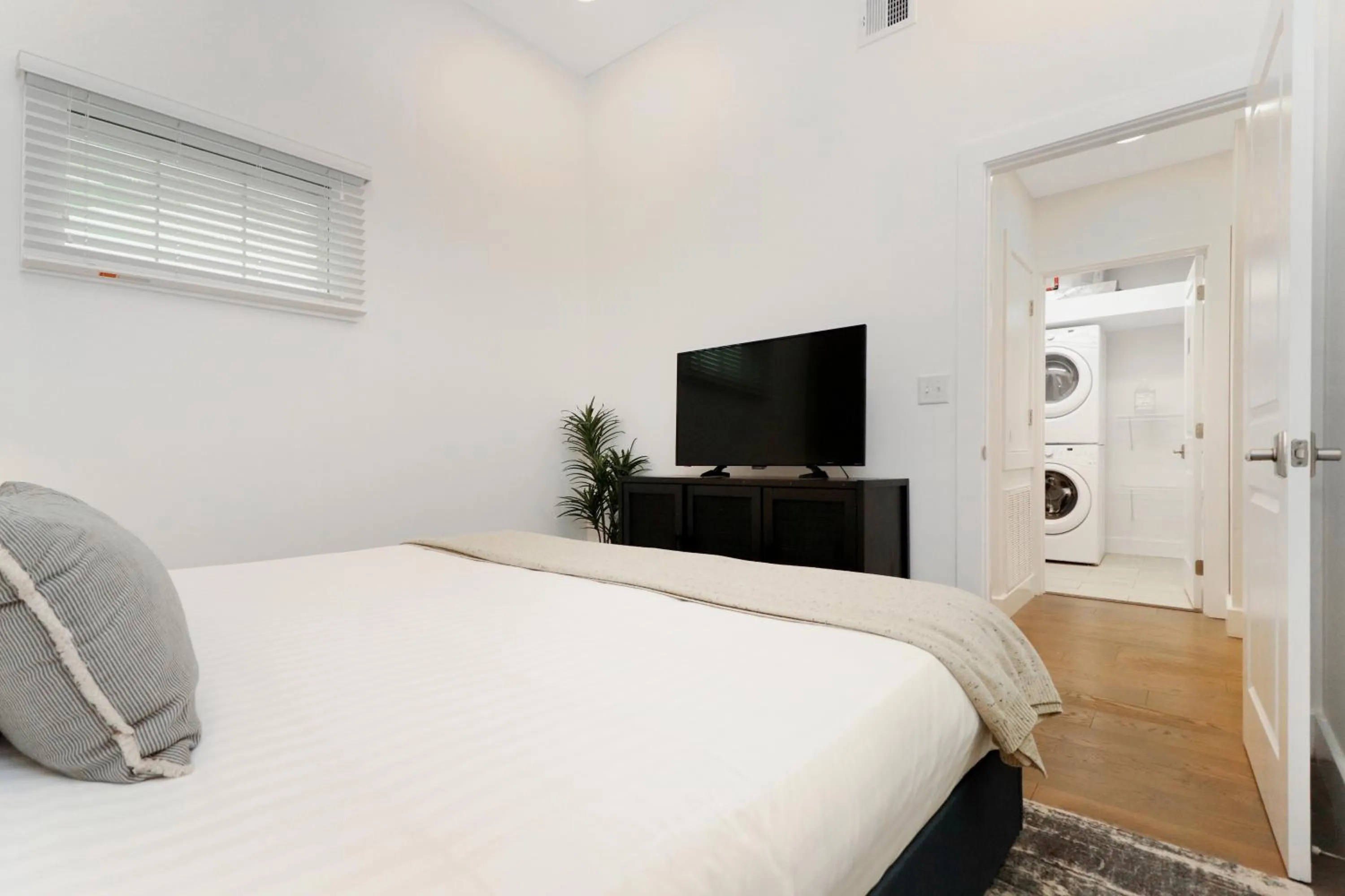 Bed in Roami at Bourbon Place