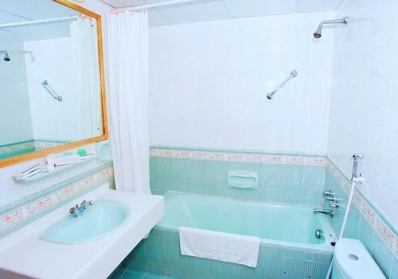 Bathroom in Safeer Hotel Suites Bathroom in Safeer Hotel Suites