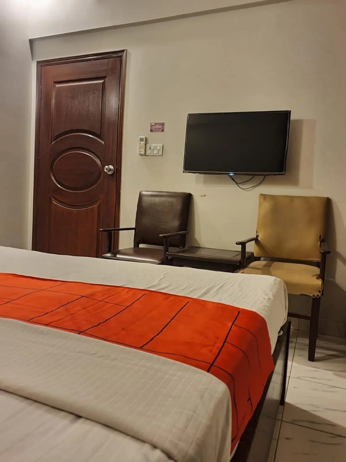 Bed in GOHO Rooms Badar