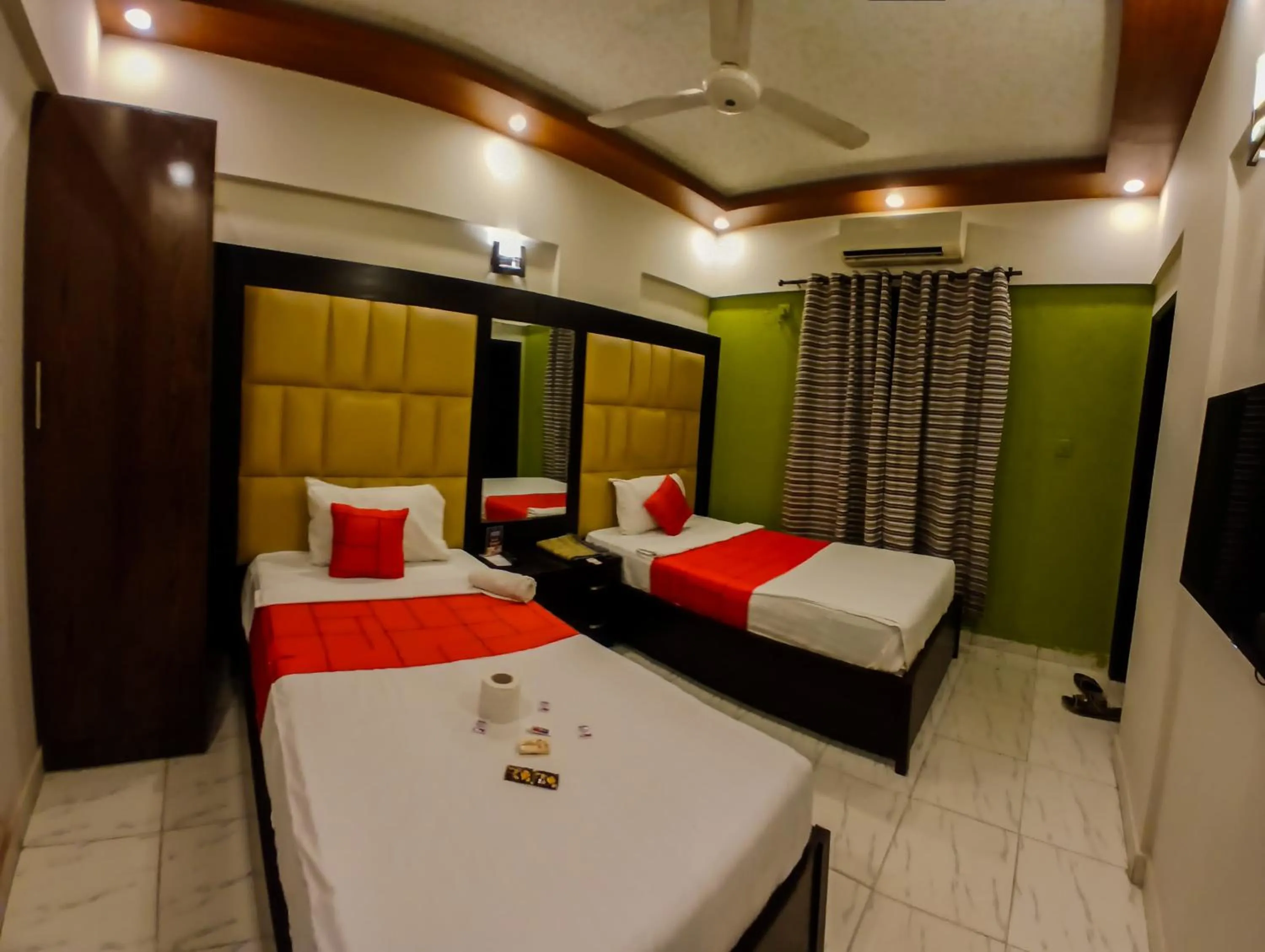 TV and multimedia in GOHO Rooms Badar