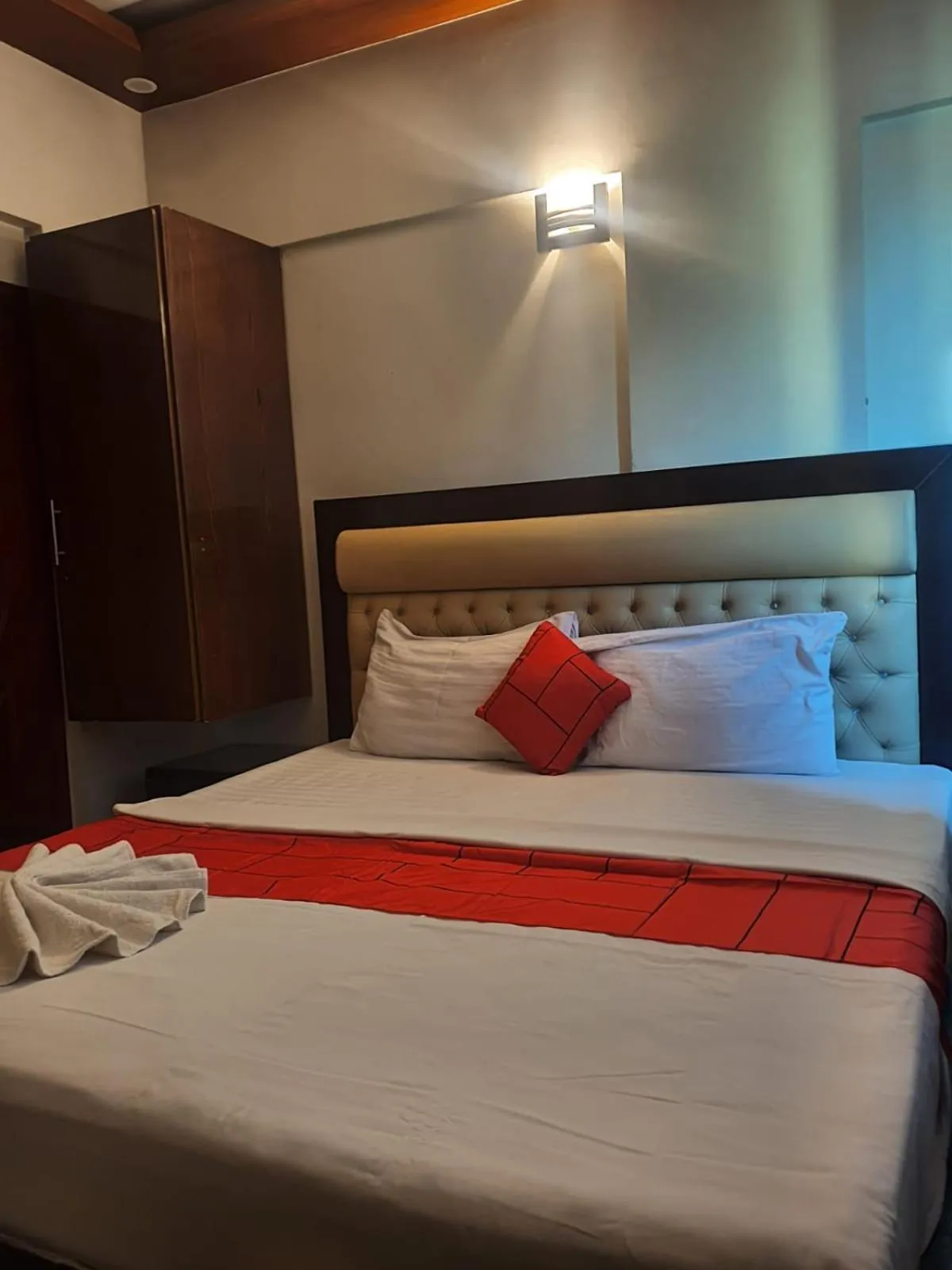 Bed in GOHO Rooms Badar